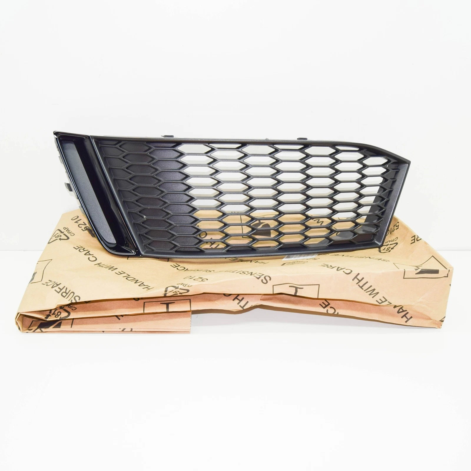 NEW AUDI A1 S1 8X FRONT BUMPER LEFT GRILLE 8XA807647Y9B 2016 ORIGINAL