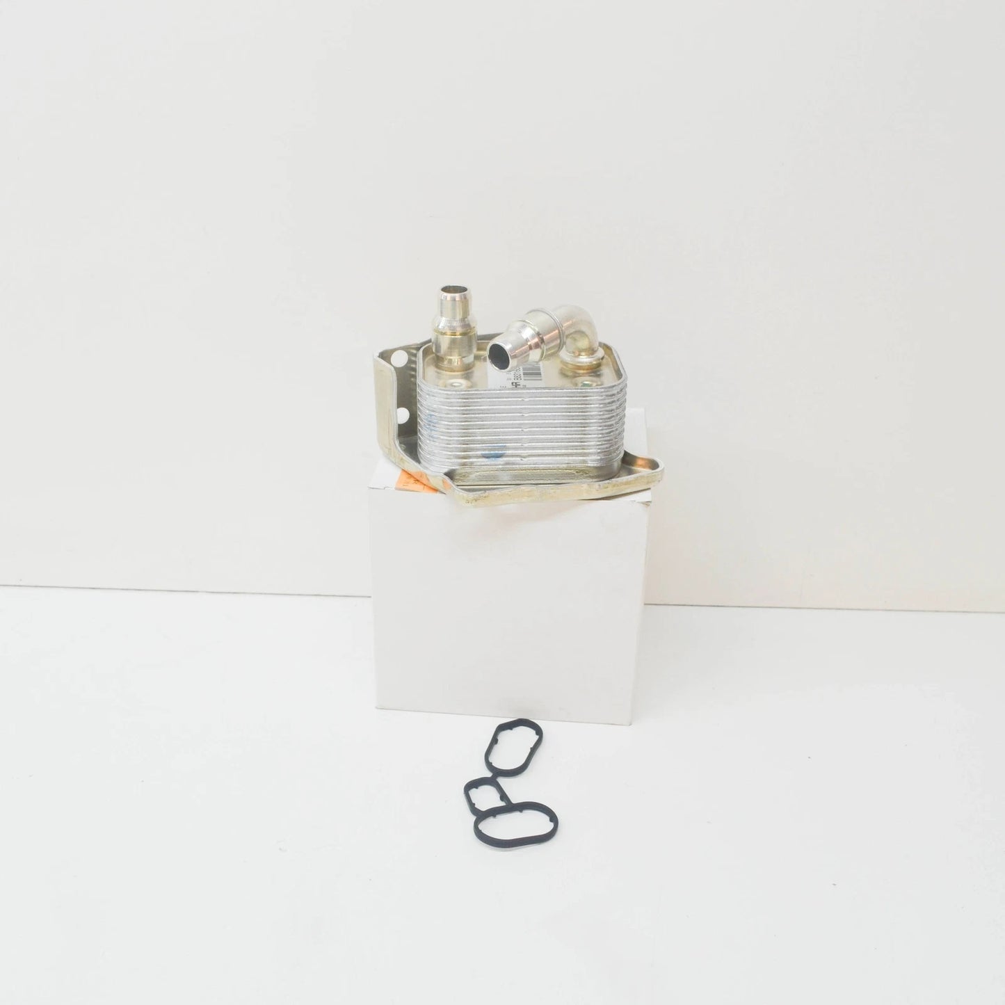 NEW BMW 1 E87 ENGINE OIL COOLER 11427508967 ORIGINAL