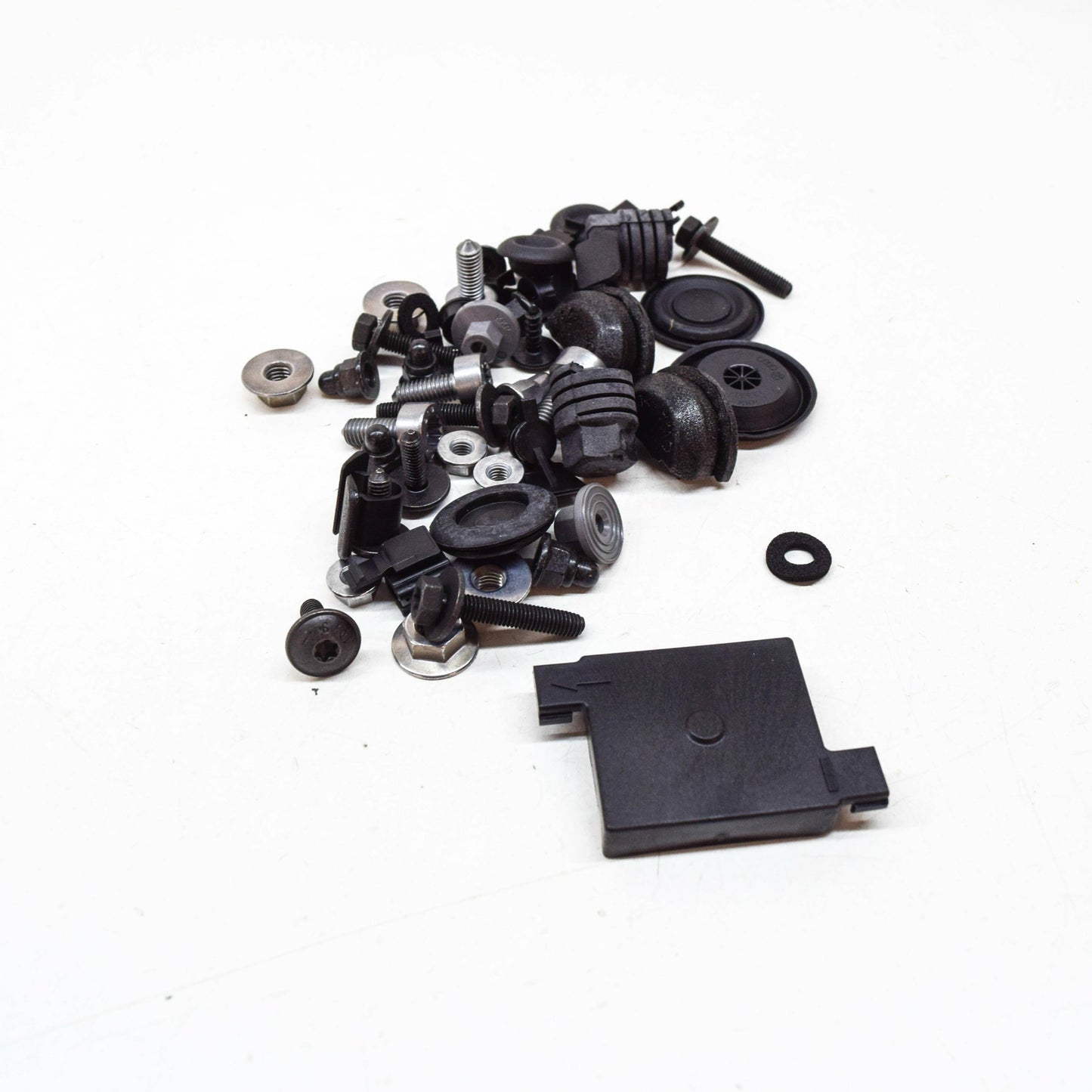 NEW AUDI A3 CABRIO 8V FRONT BONNET HOOD PANEL HARDWARE KIT 8V0098615 ORIGINAL