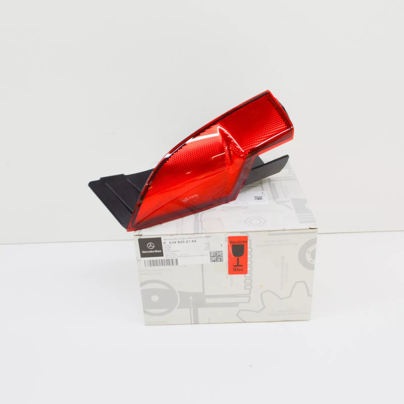 NEW MERCEDES-BENZ VITO W639 REAR RIGHT TOP LAMP REFLECTOR A6398202164