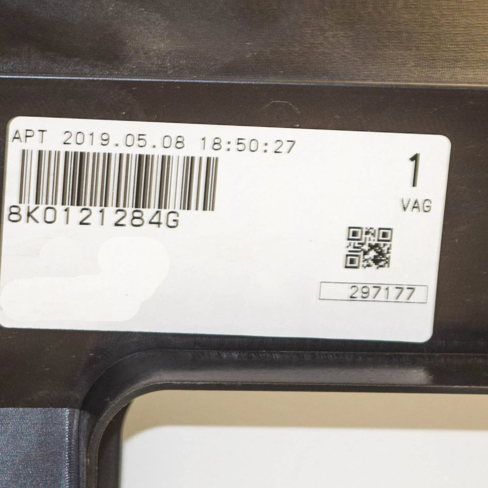 NEW AUDI A4 B8 RIGHT AIR GUIDE 8K0121284G