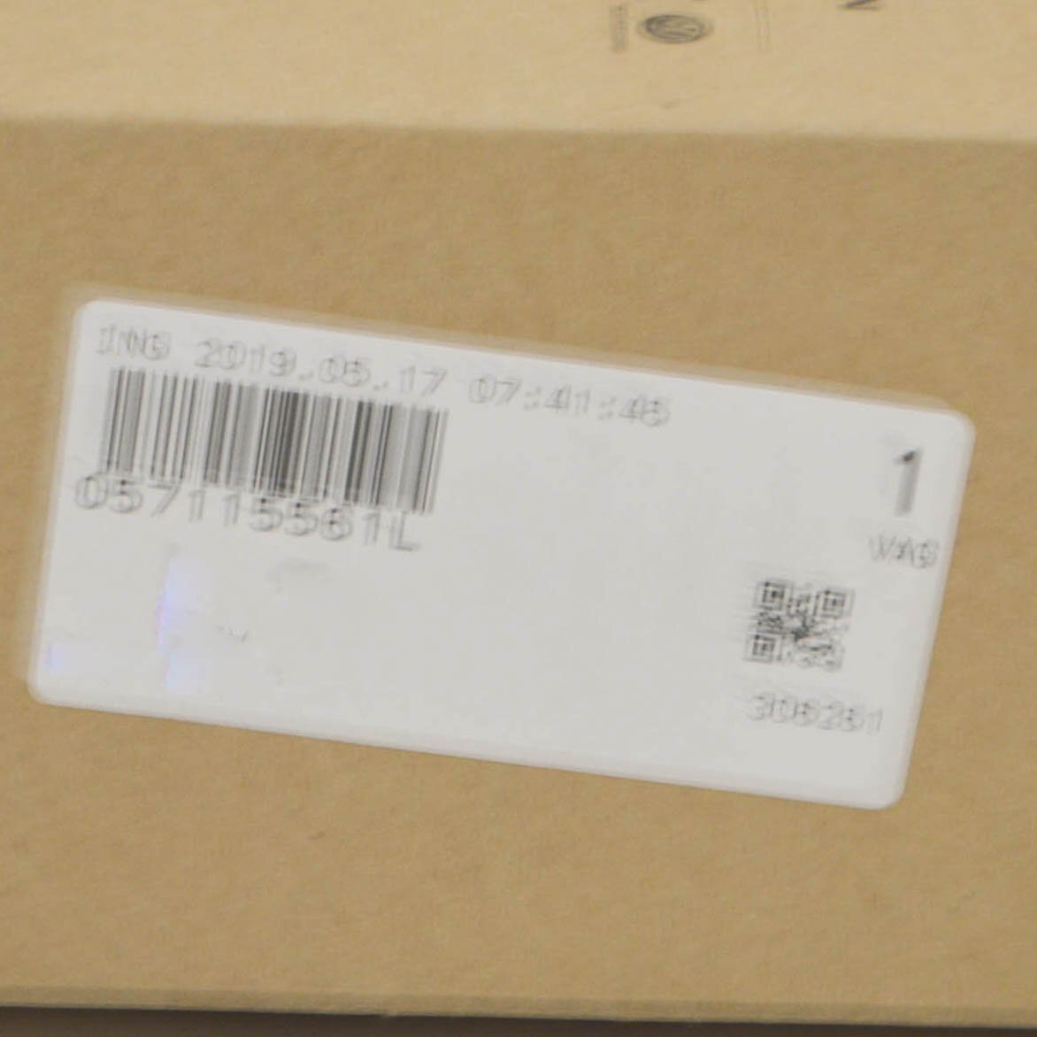 NEW VOLKSWAGEN TOUAREG 7L OIL FILTER 057115561L ORIGINAL