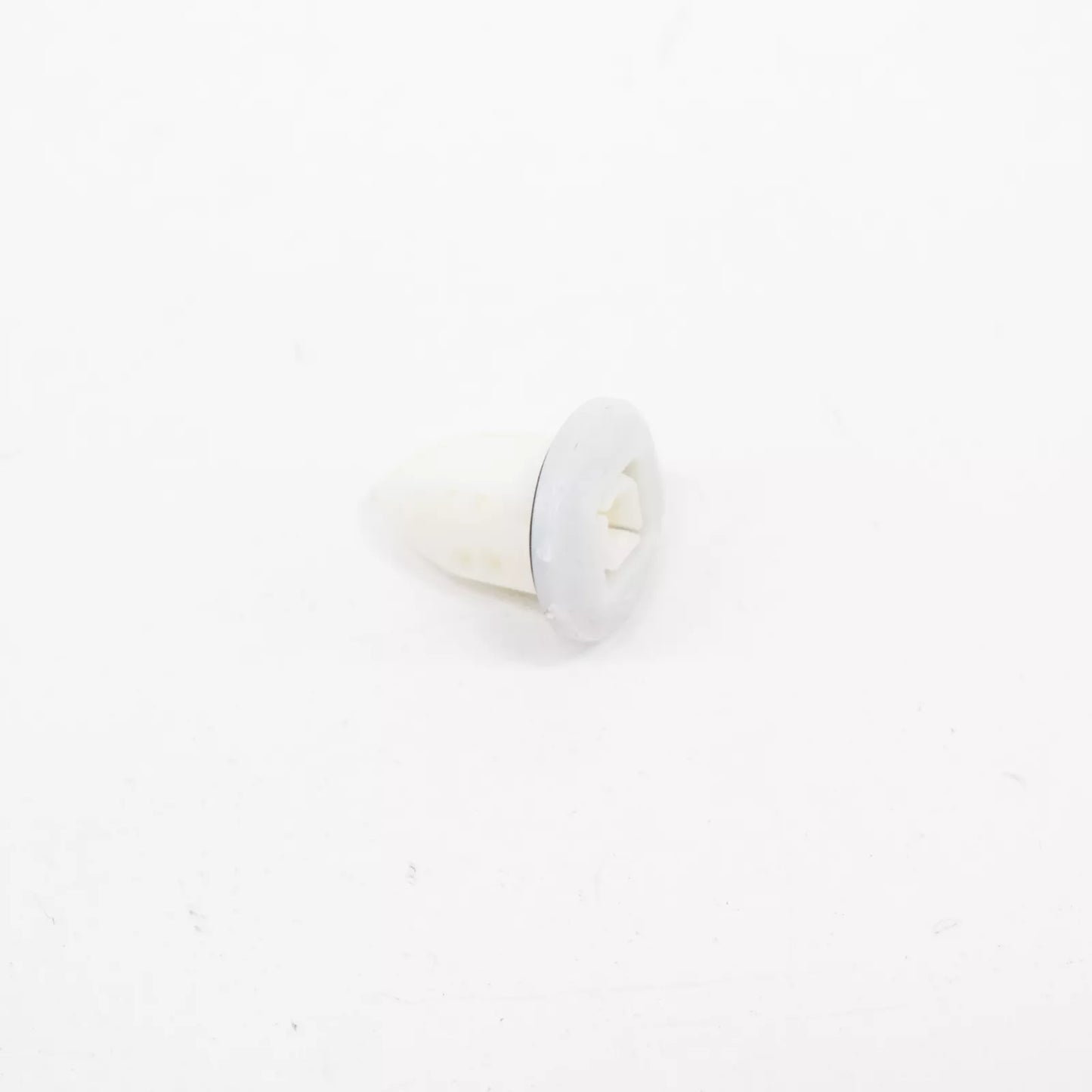 NEW AUDI A3 8V REAR LICENCE PLATE CLIP 8T0827310A ORIGINAL