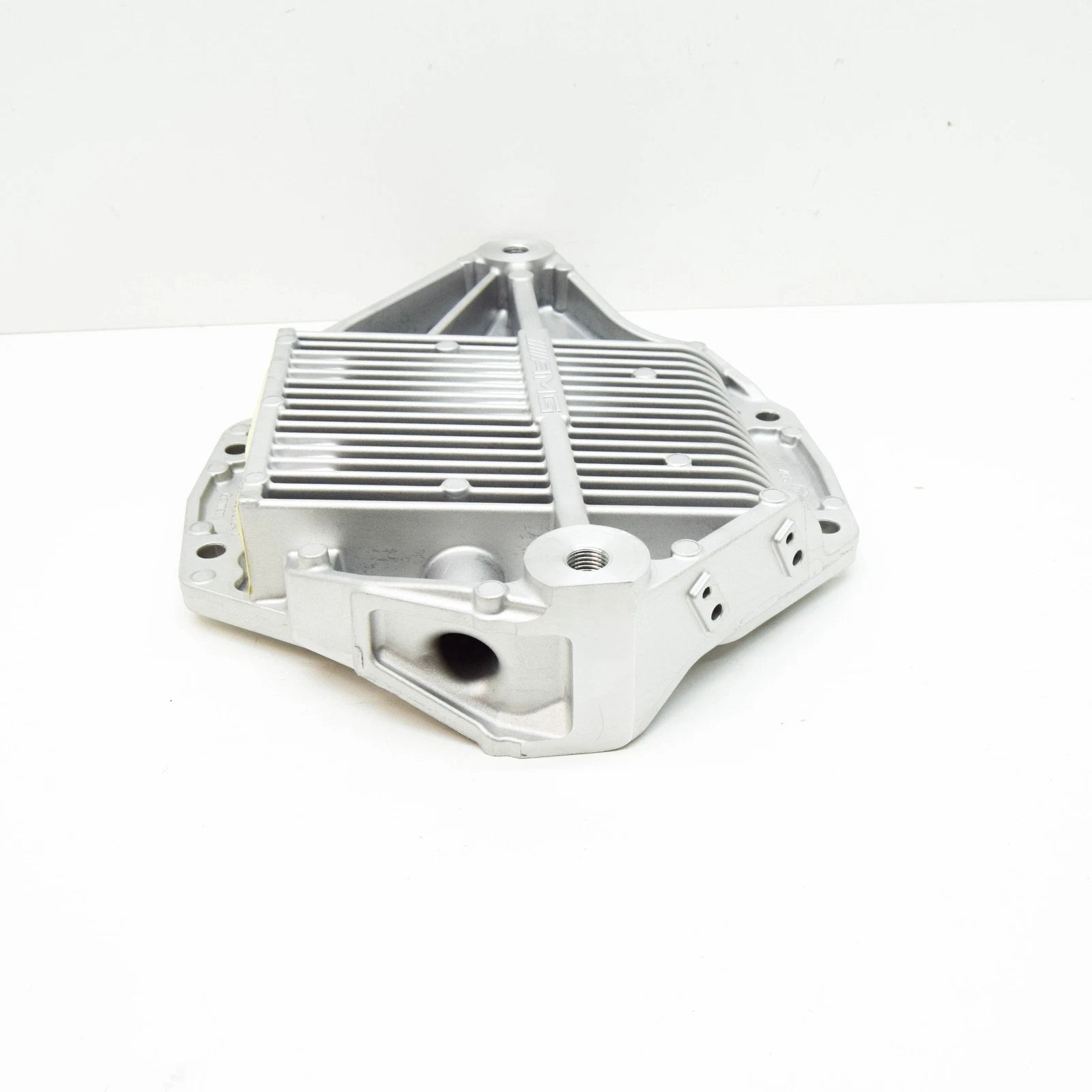 NEW MERCEDES-BENZ C W205 REAR AXLE HOUSING END COVER A2053513700 ORIGINAL