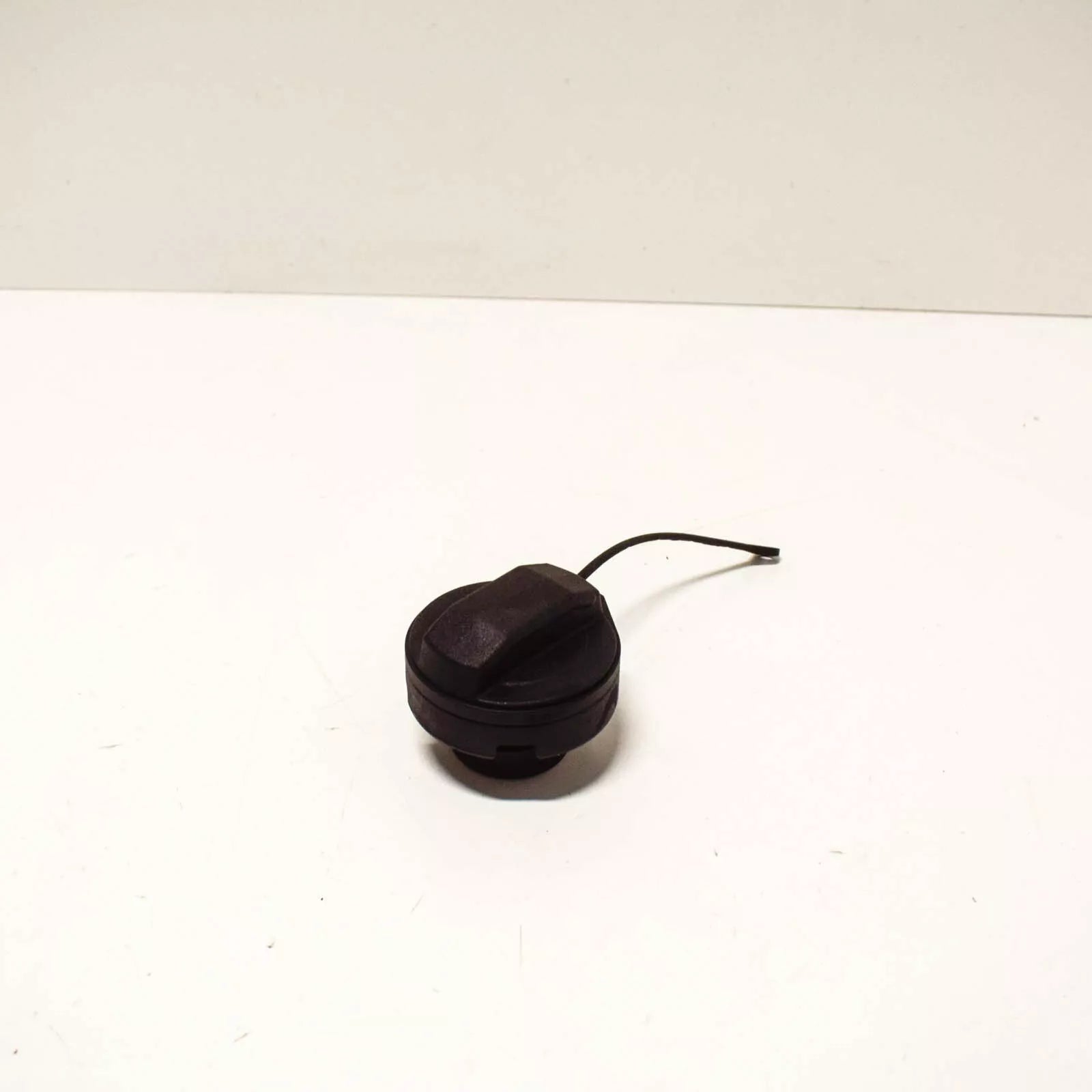 NEW AUDI A3 8P FUEL GAS CAP 8P0201550C