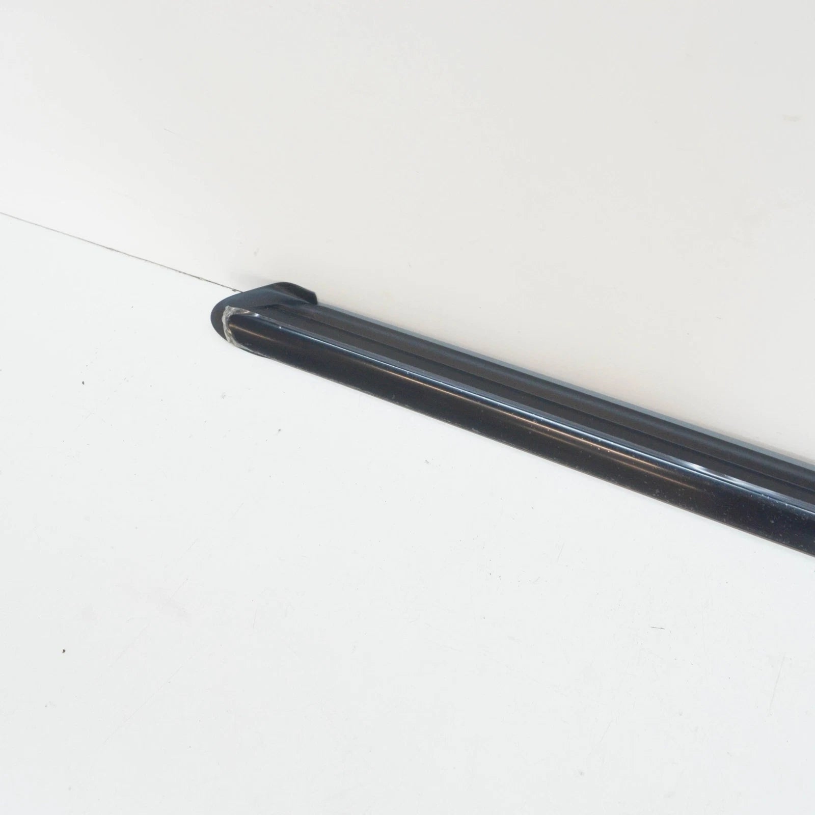 NEW MERCEDES-BENZ GL X164 REAR RIGHT SIDE WINDOW MOLDING A1646905480 ORIGINAL