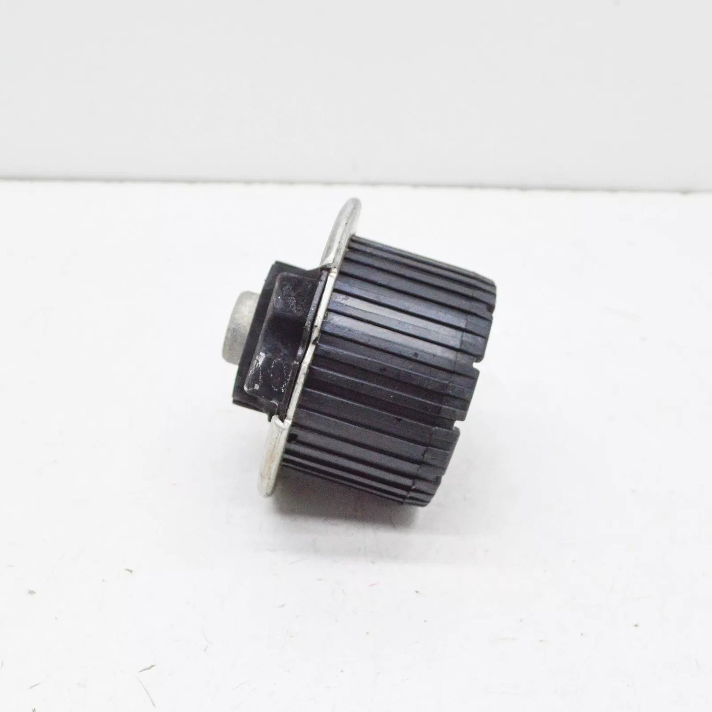 NEW MERCEDES-BENZ S W221 REAR AXLE BUSHING A2213511742