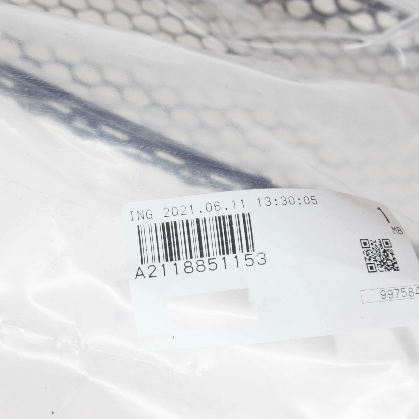 NEW MB E W211 FRONT BUMPER LOWER GRILLE A2118851153