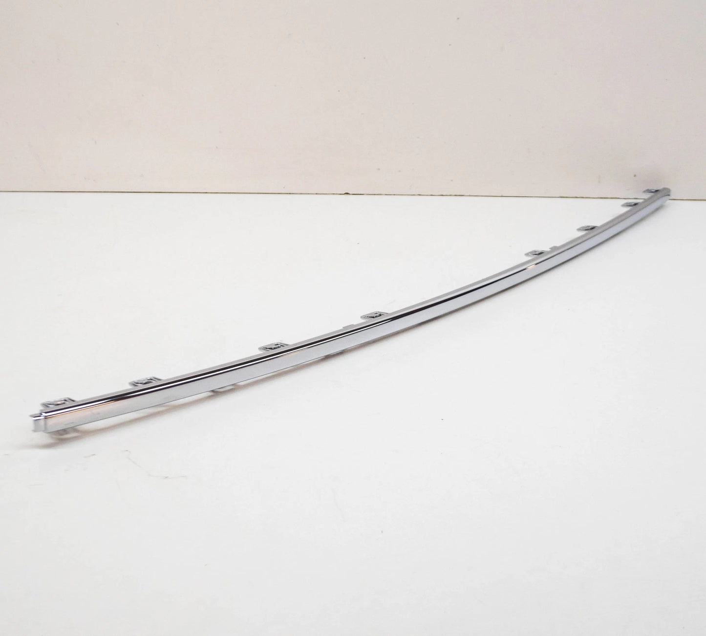 NEW MB S W222 REAR BUMPER CENTER CHROME MOLDING A2228853521 ORIGINAL