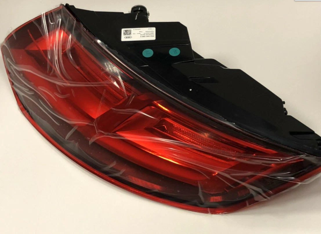 NEW AUDI TT FV MK3 REAR RIGHT TAILLIGHT 8S0945096E ORIGINAL