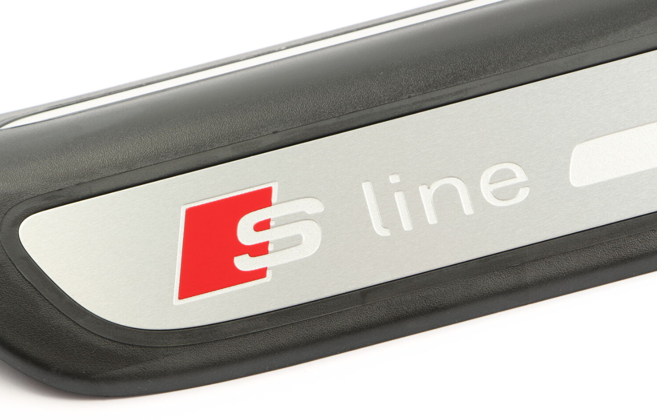 NEW AUDI Q3 8U REAR RIGHT SILL TRIM STRIP 8U0853376B9B9 ORIGINAL