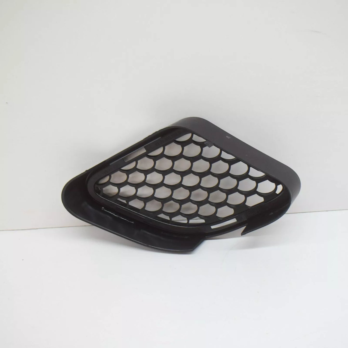 NEW MB C-CLASS W204 FRONT AMG BUMPER RIGHT LOWER GRILLE A2048850653 2010