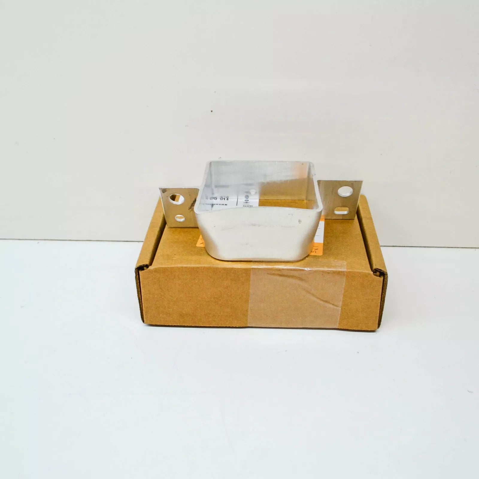 NEW BMW X3 G01 F97 FRONT RIGHT VERTIICAL BRACE 51117399914 ORIGINAL