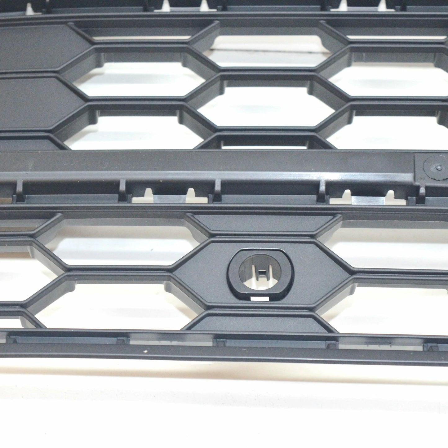 NEW VW AMAROK FRONT BUMPER LOWER GRILLE 2H68536719B9