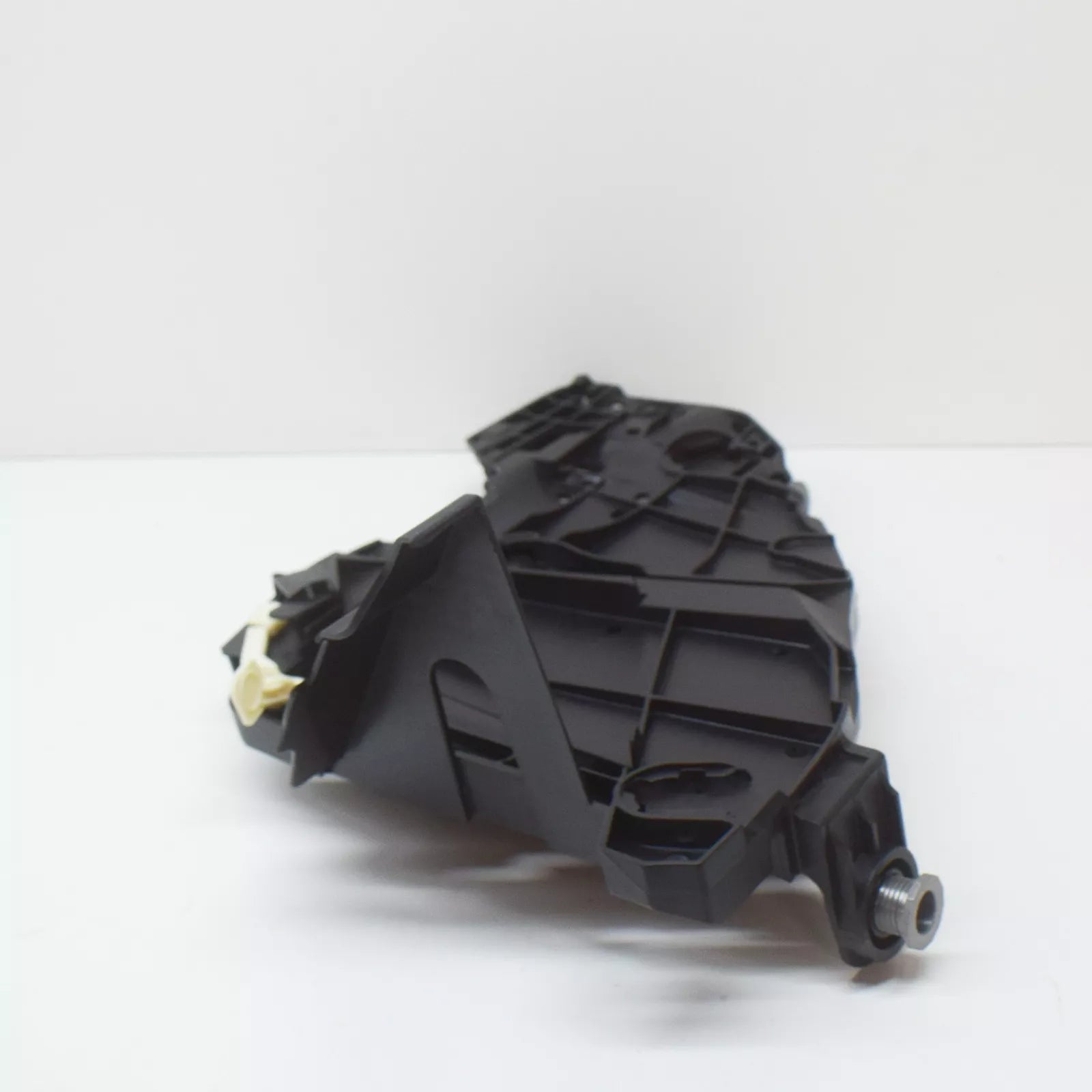 NEW VOLKSWAGEN TOUAREG 7L LEFT HEADLIGHT BRACKET 7L6941291 2009