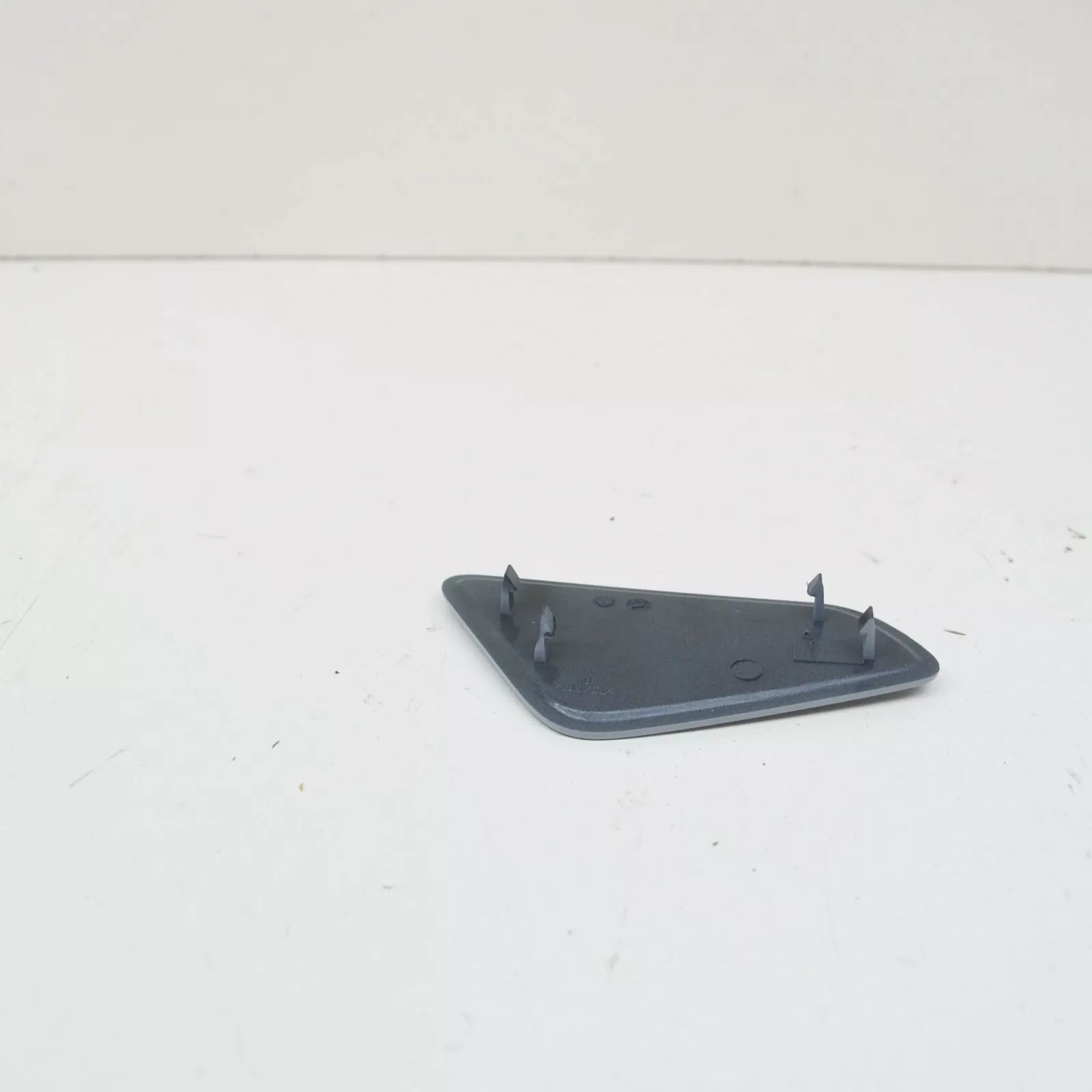 NEW AUDI A1 8X LEFT SIDE HEADLAMP WASHER COVER CAP 8X0807753GRU ORIGINAL