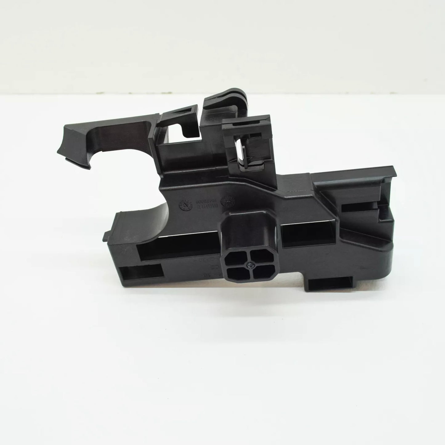 NEW BMW 5 G30 LOWER RIGHT RADIATOR HOLDER 17118632124 8632124 ORIGINAL