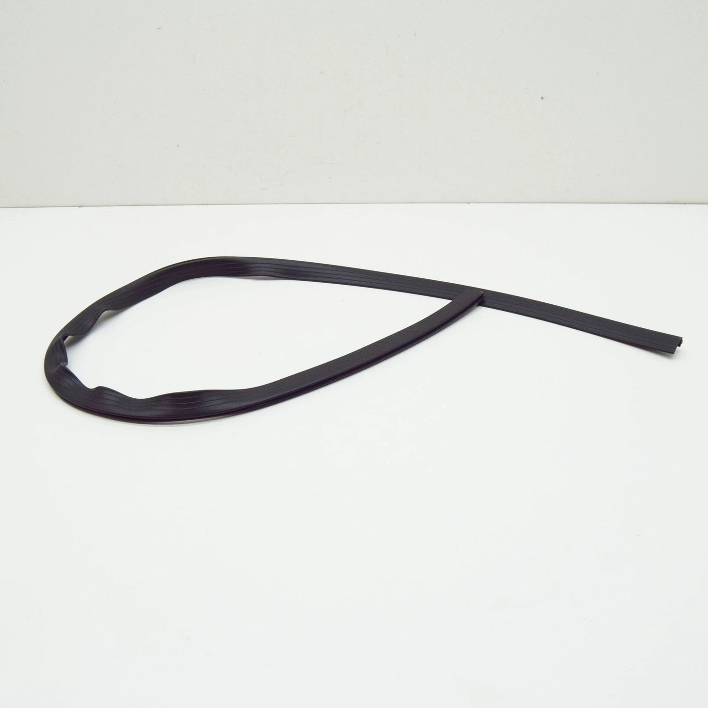 NEW VW TOUAREG 7P REAR SUNROOF GLASS SEAL 7P0877913 ORIGINAL