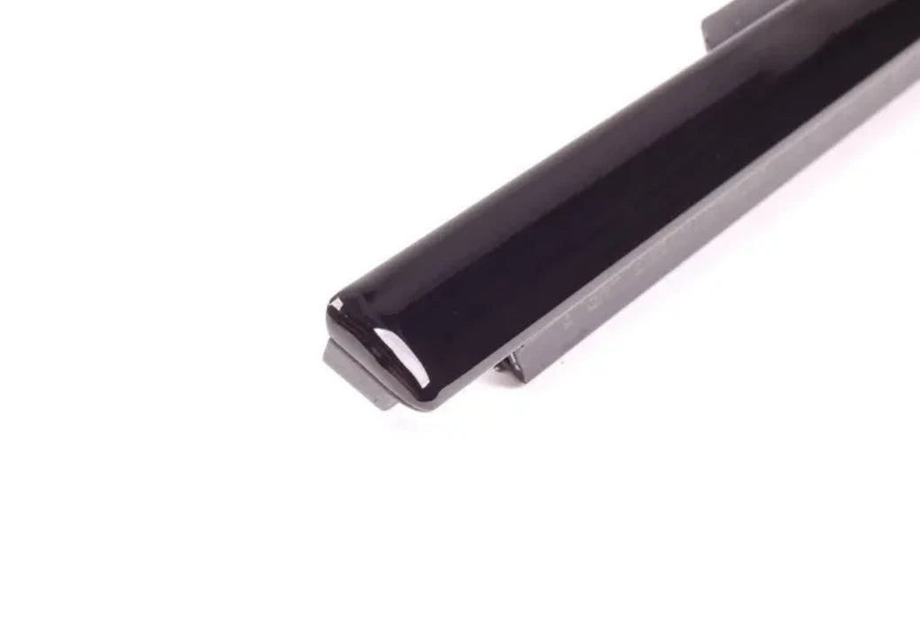 NEW BMW 3 E90 FRONT RIGHT DOOR WINDOW MOLDING 51337220188 7220188 ORIGINAL