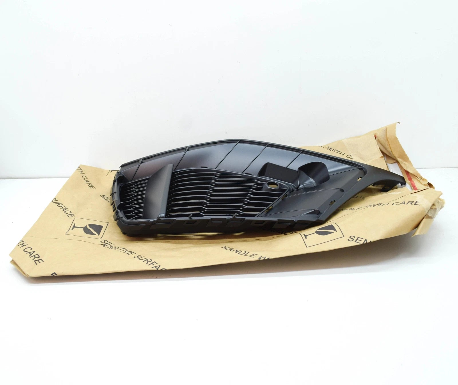 NEW AUDI Q8 FRONT LEFT BUMPER AIR GUIDE GRILLE 4M8807681ARU6 ORIGINAL