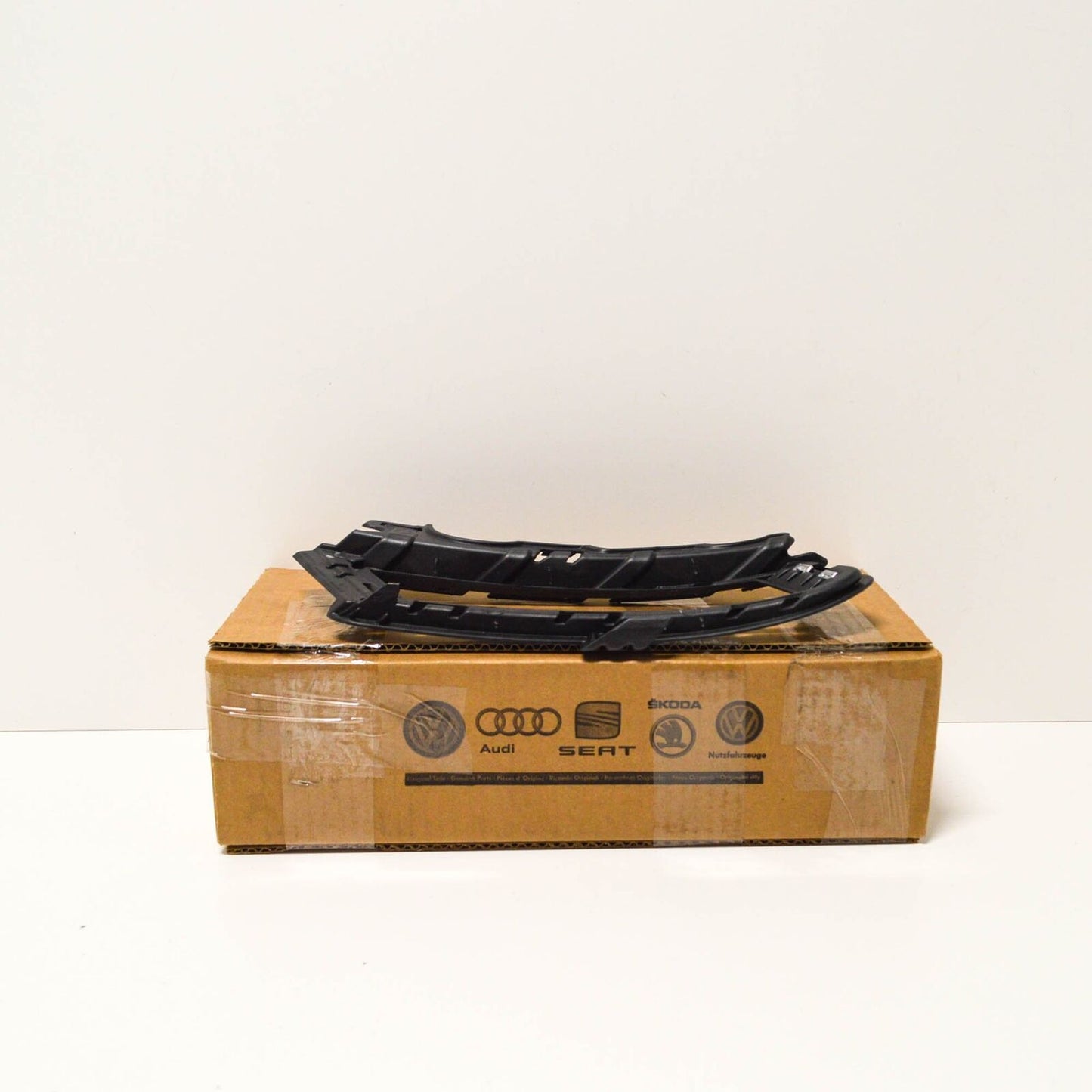 NEW VOLKSWAGEN GOLF MK7 5G FRONT BUMPER LEFT COVER 5GM853807RYP ORIGINAL