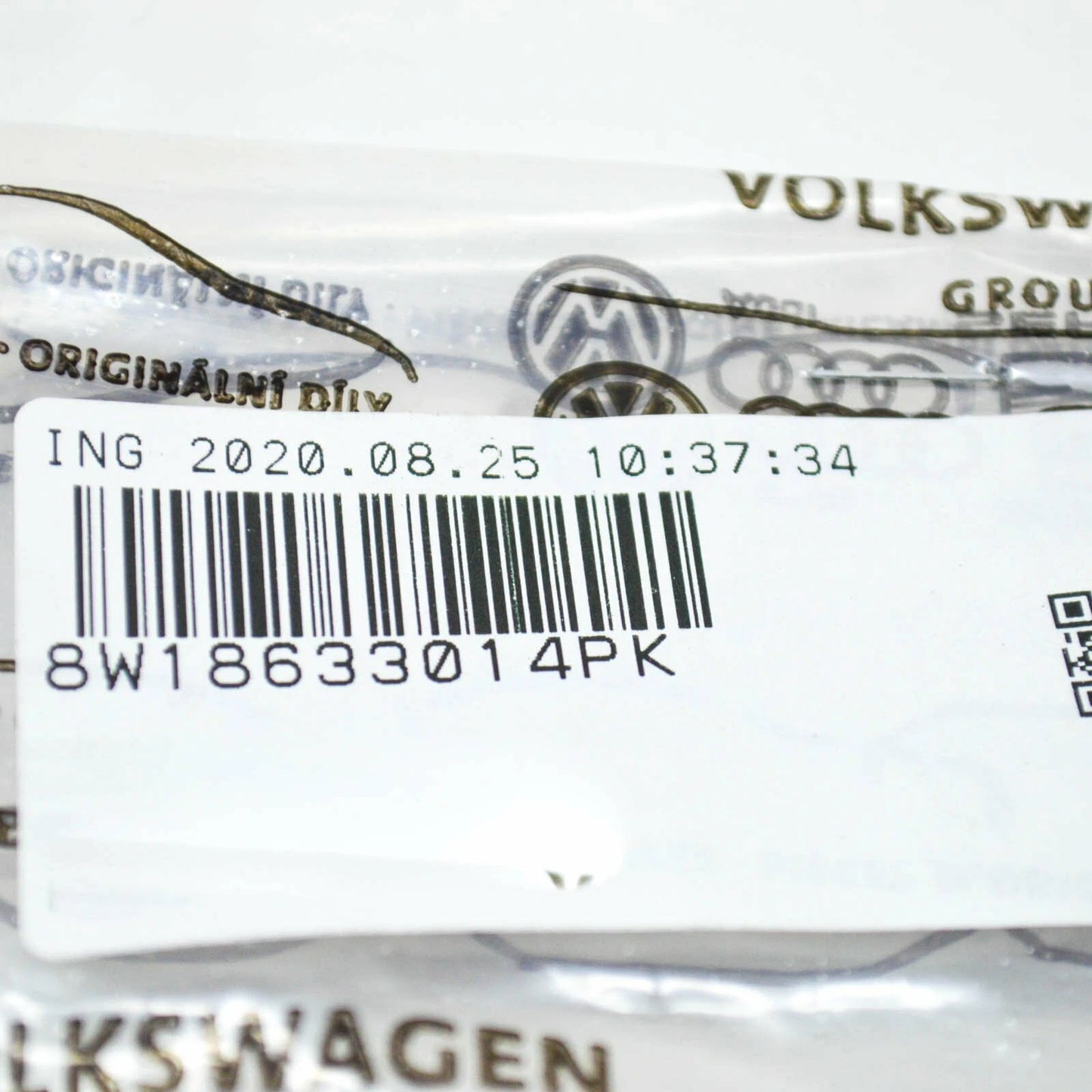 NEW AUDI A4 B9 CONSOLE MAT 8W18633014PK