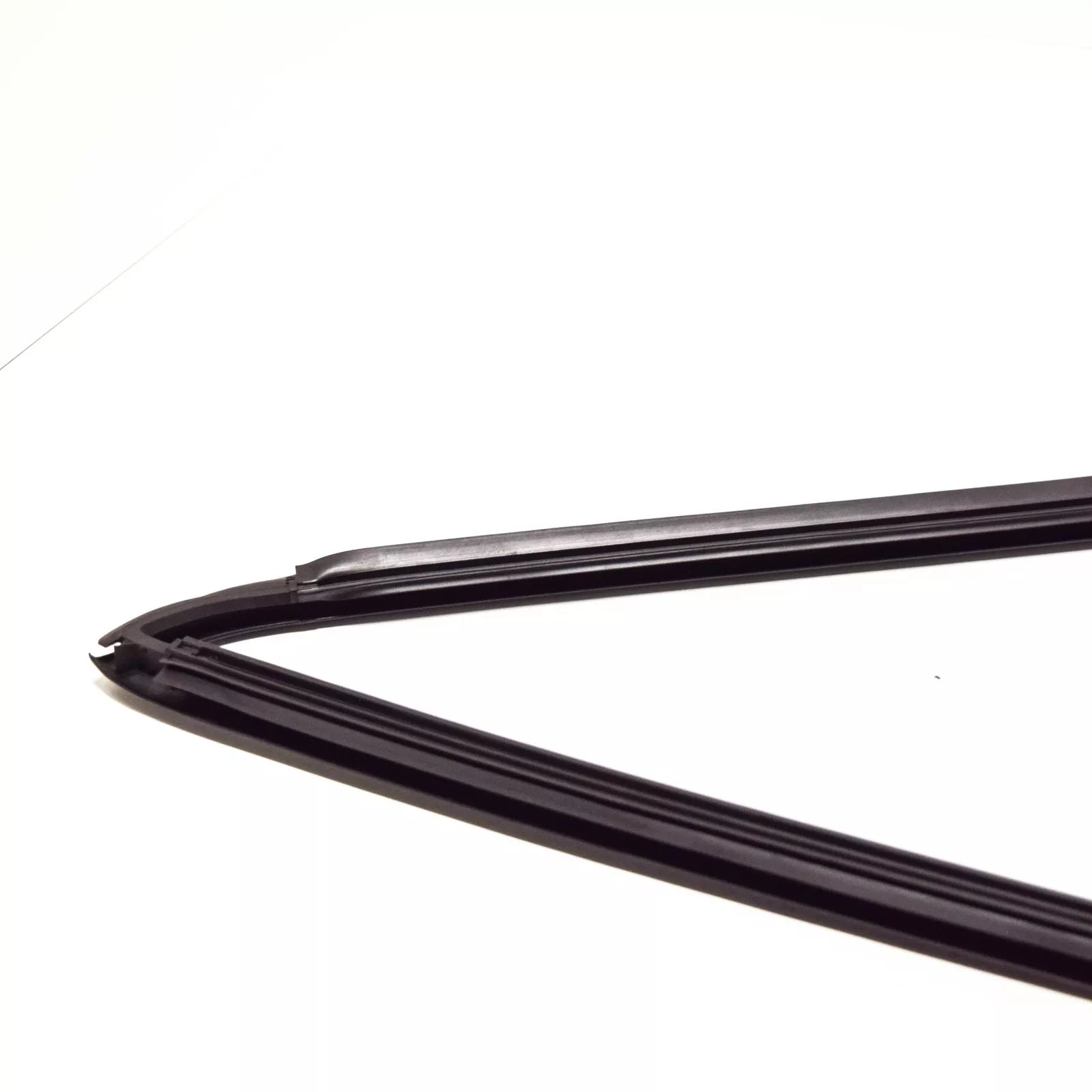 NEW BMW 5 E39 WINDSCREEN UPPER MOULDING TRIM 51318172745 8172745 ORIGINAL