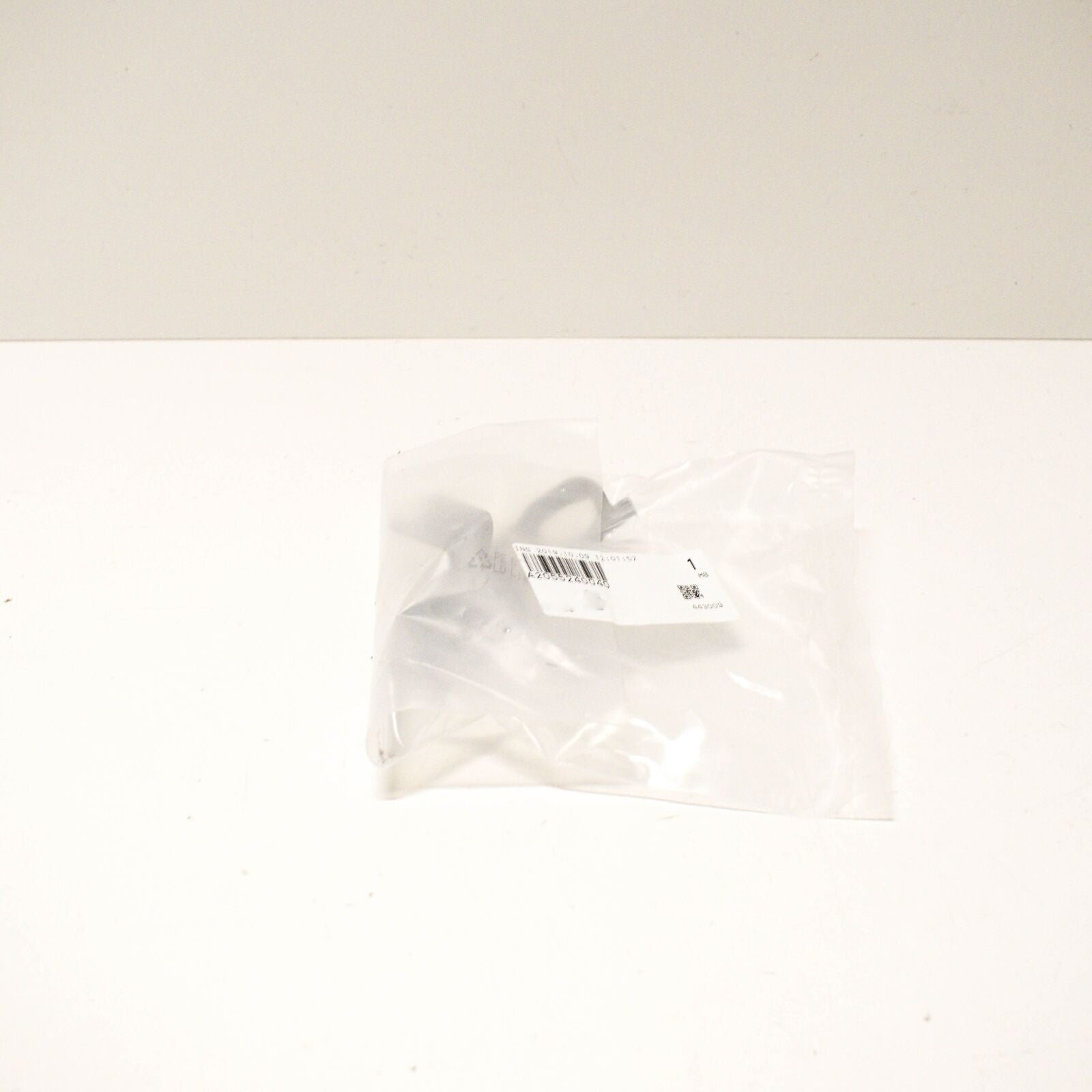 NEW MERCEDES-BENZ C W205 FRONT LEFT SPLASH SHIELD BRACKET A2055240040 ORIGINAL