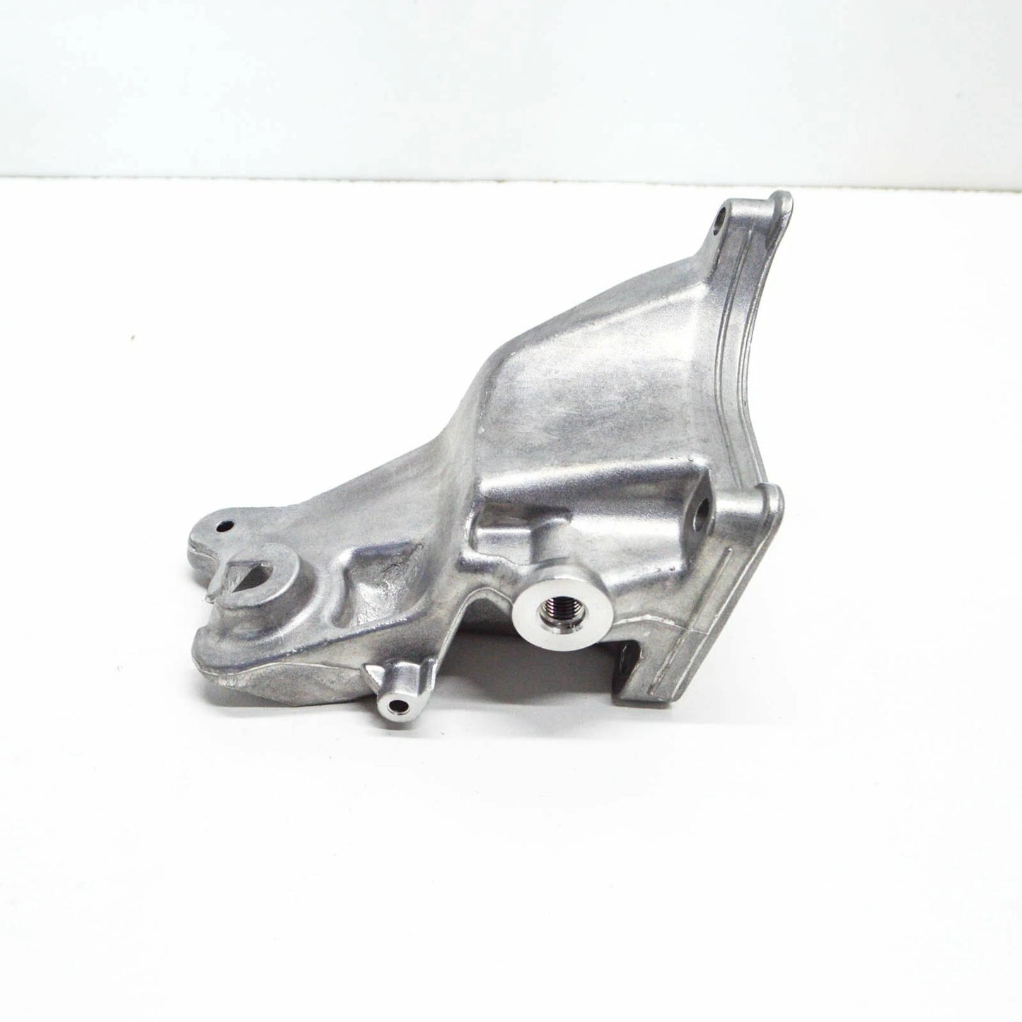 NEW MERCEDES-BENZ C W204 ENGINE BRACKET SUPPORT RIGHT SIDE A2722234604 ORIGINAL