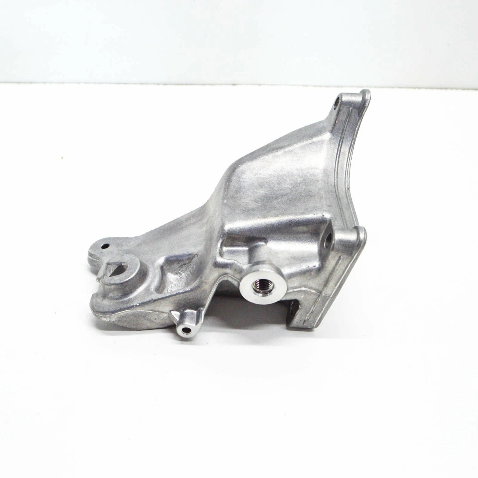 NEW MERCEDES-BENZ C W204 ENGINE BRACKET SUPPORT RIGHT SIDE A2722234604 ORIGINAL