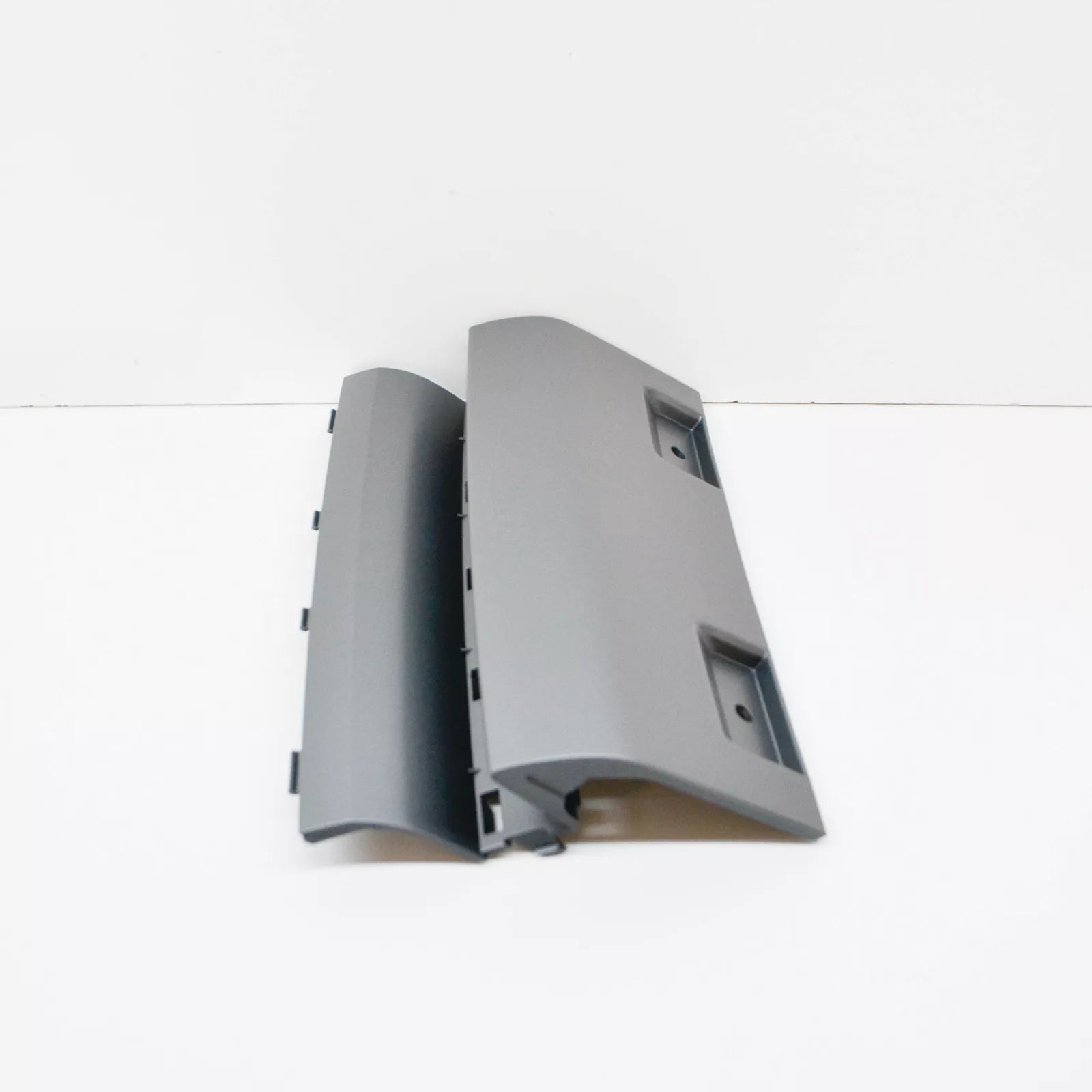 NEW AUDI A3 8P REAR BUMPER TRAILER COUPLING COVER 8P0807397B1RR