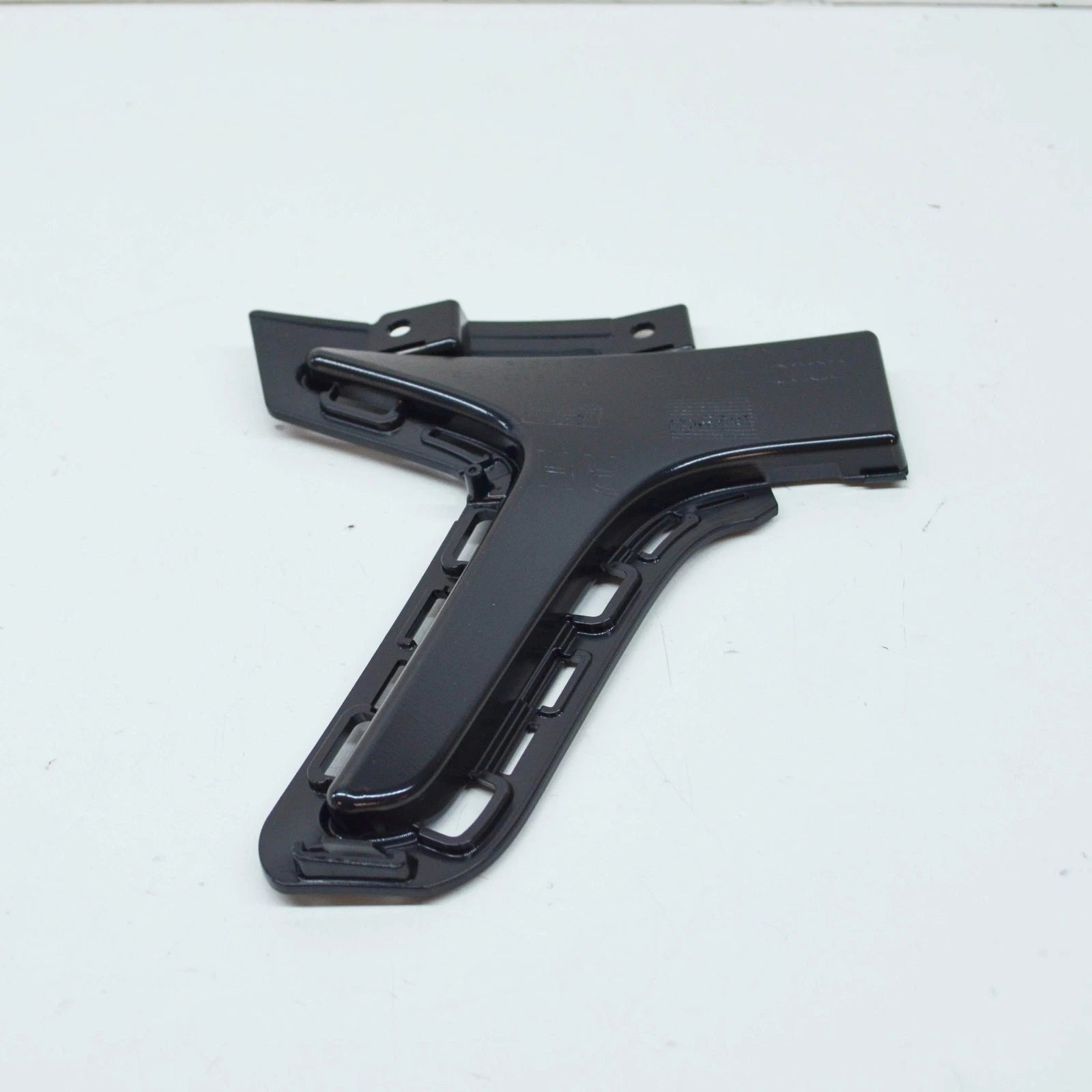 NEW AUDI A6 S6 C8 FRONT RIGHT LOWER BUMPER STRIKER PLATE 4K08076309B9 ORIGINAL