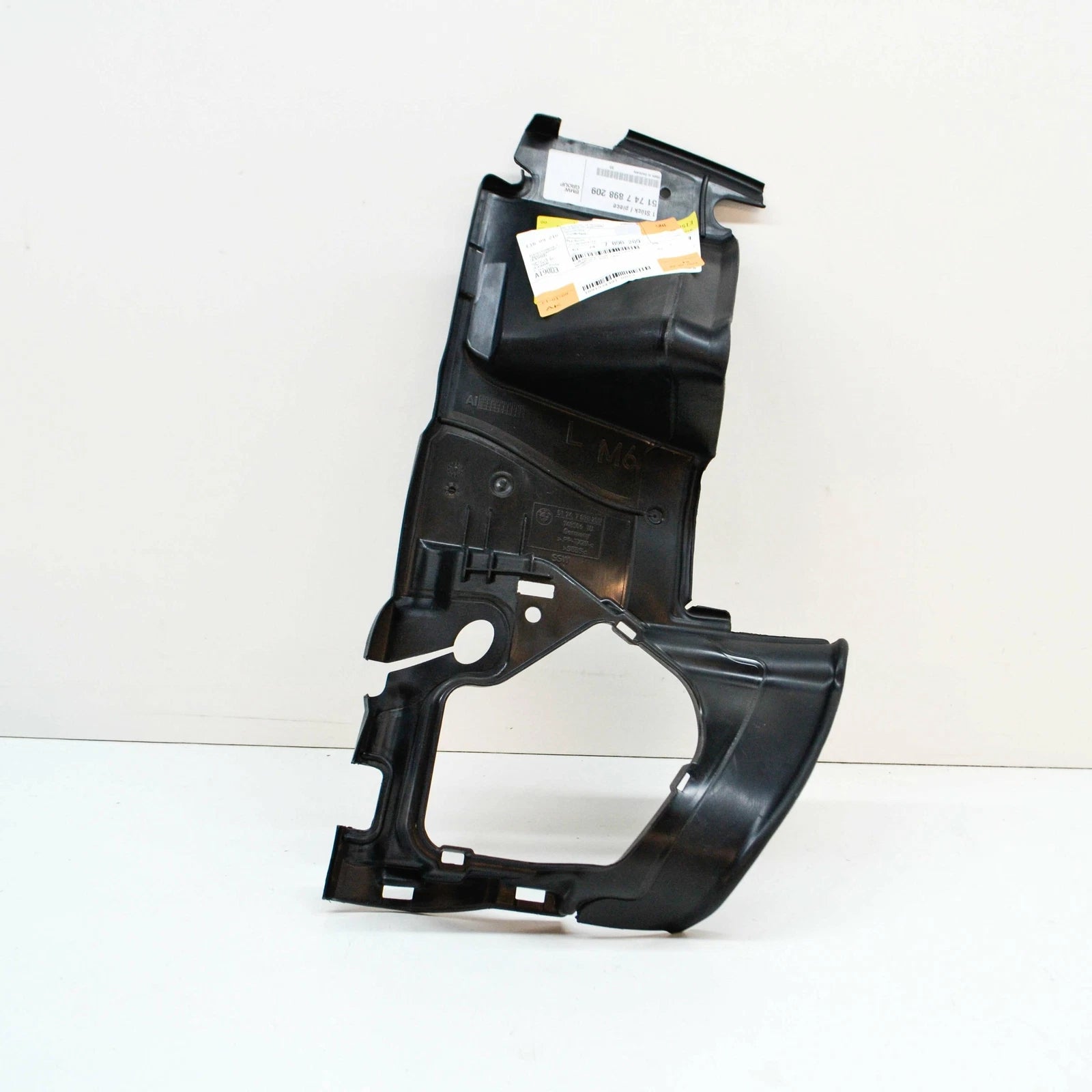 NEW BMW M6 E63 COUPE FRONT LEFT ENGINE AIR DUCT DEFLECTOR 51747898209 ORIGINAL