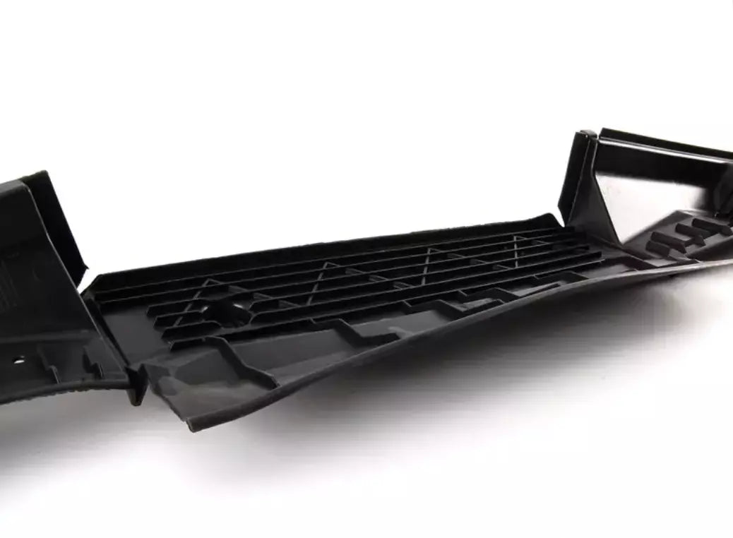 NEW BMW 5 E60 AIR DUCT BOTTOM 51717905332 7905332 ORIGINAL