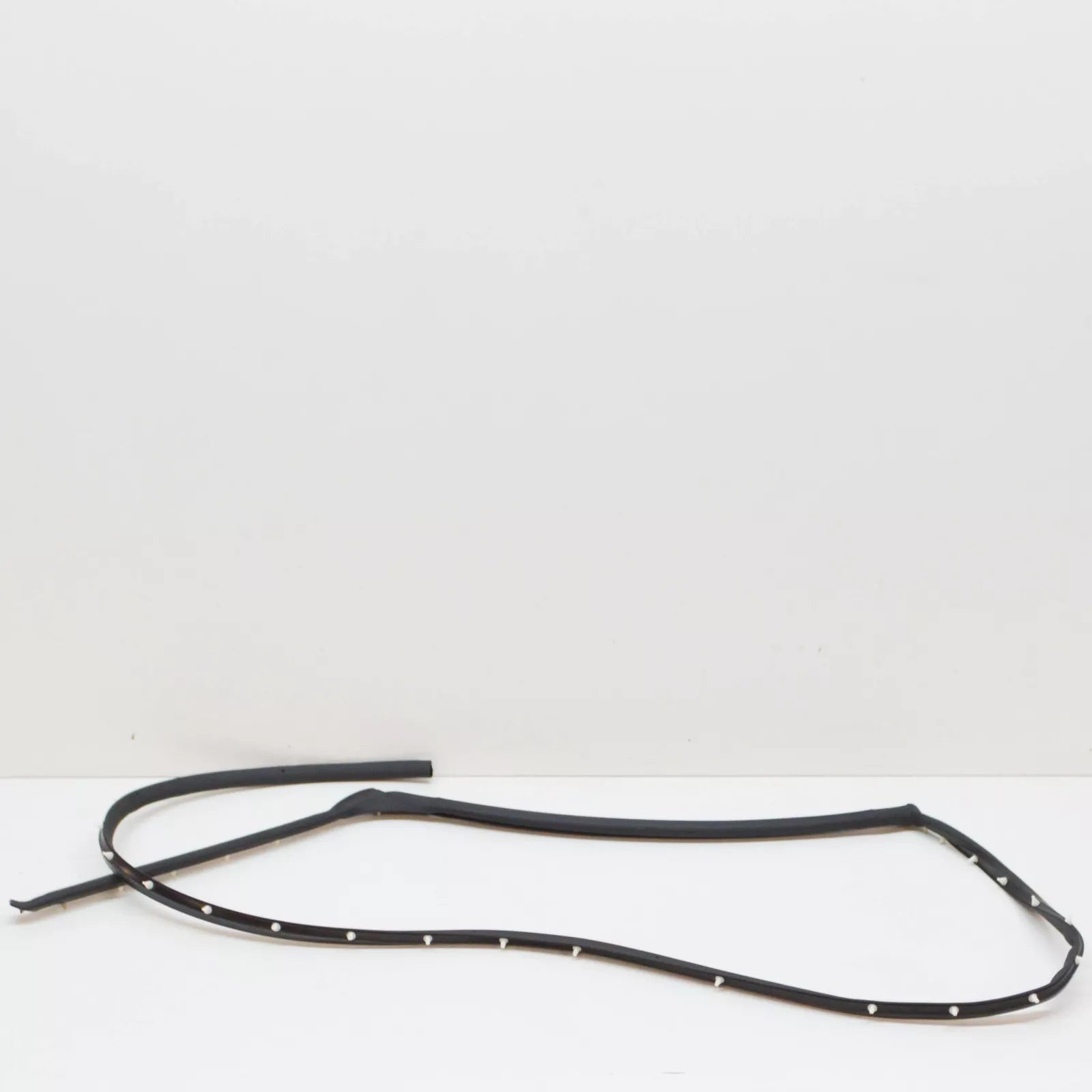 NEW AUDI Q7 4L REAR LEFT SEAL FOR SILL PANEL 4L0839119D