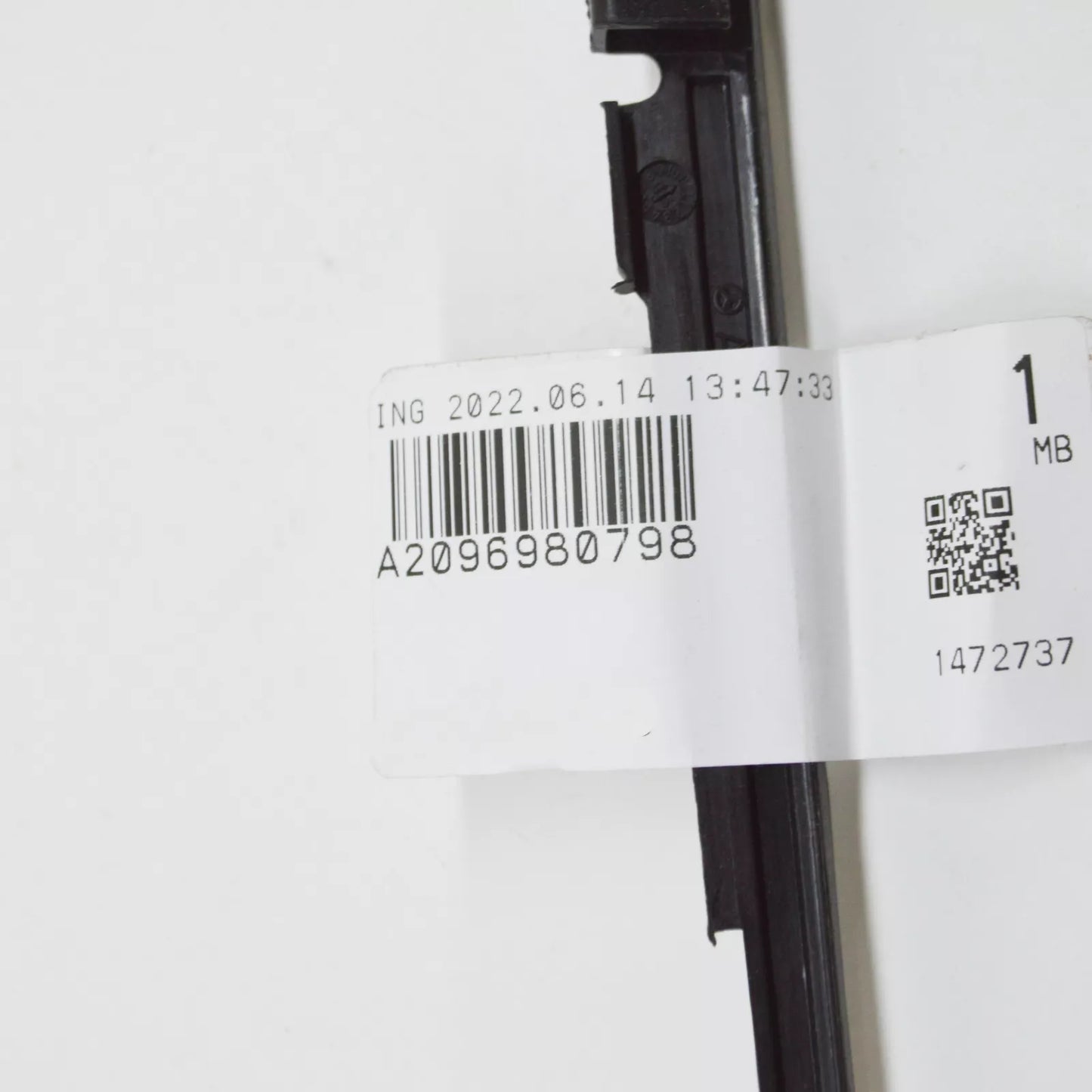 NEW MB CLK C209 FRONT LEFT FENDER SEAL A2096980798 ORIGINAL