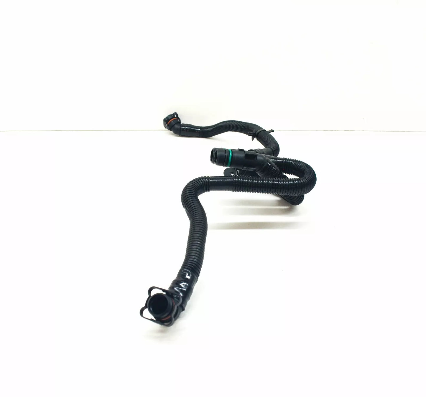 NEW AUDI A4 B8 CYLINDER HEAD BREATHER HOSE 06E103217AA