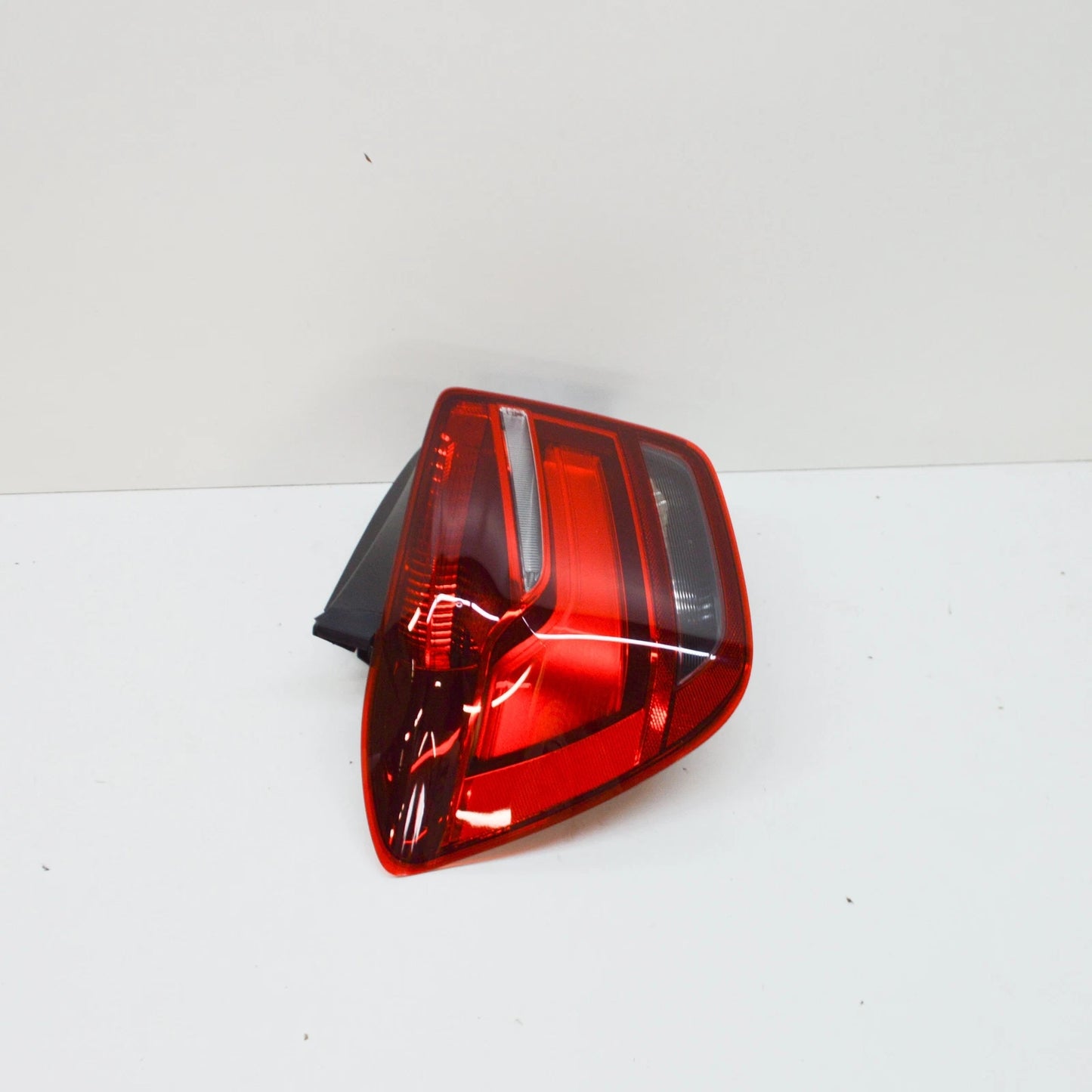 NEW BMW 1 F20 REAR LEFT TAIL LIGHT 63217241541 7241541