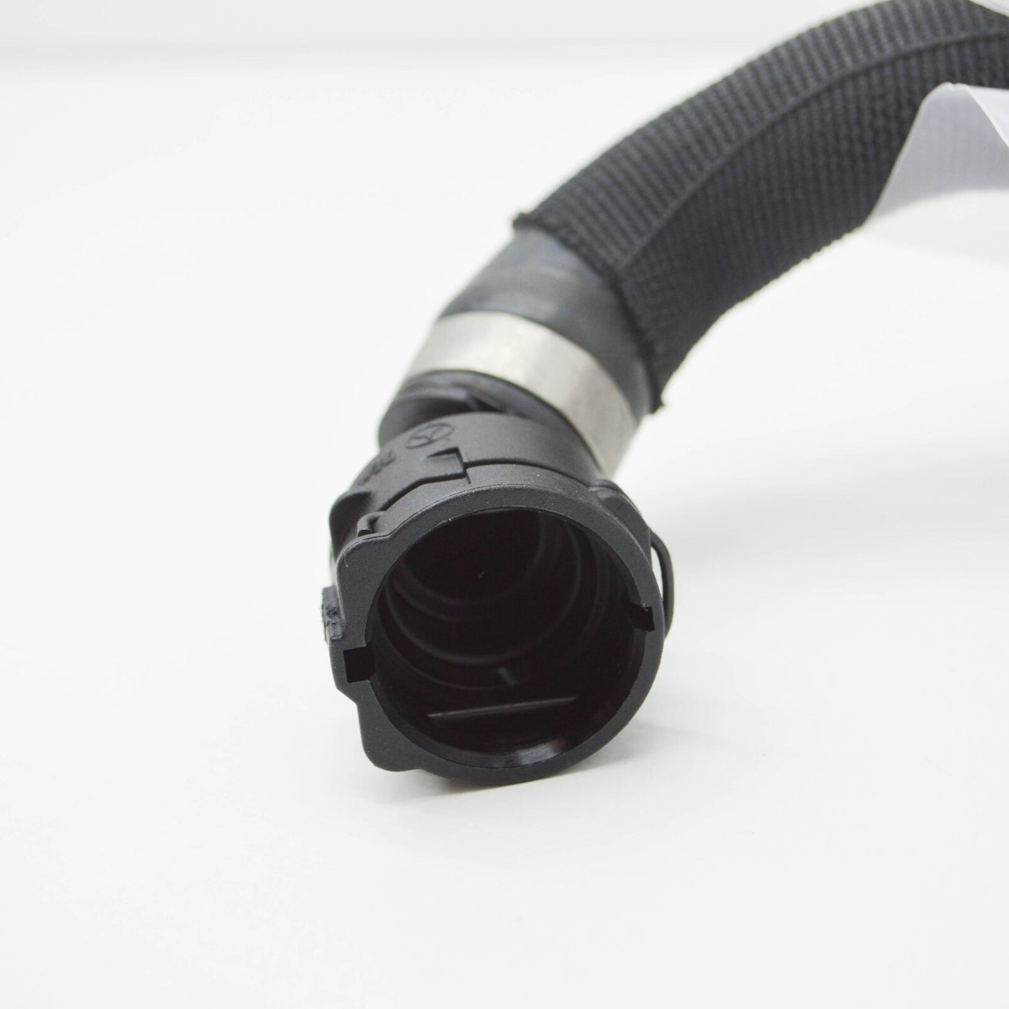 NEW MERCEDES-BENZ C C205 RIGHT SWITCHOVER VALVE COOLANT HOSE A2055010702