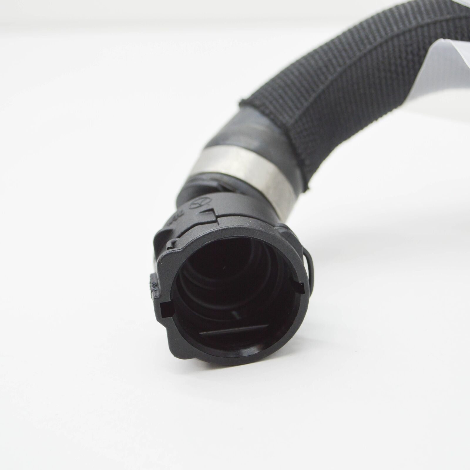 NEW MERCEDES-BENZ C C205 RIGHT SWITCHOVER VALVE COOLANT HOSE A2055010702