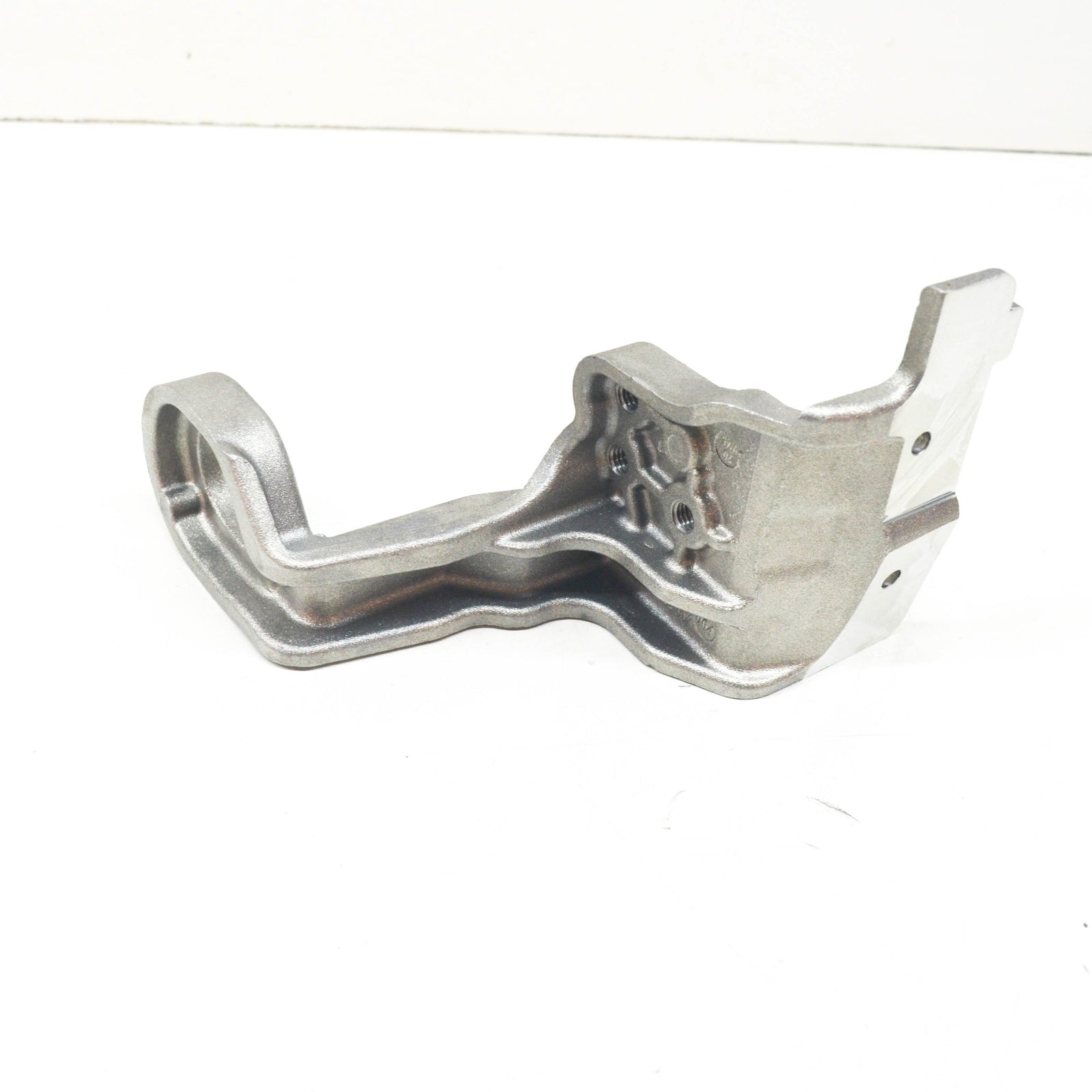 NEW MB E W213 FRONT RIGHT LOWER RADIATOR BRACKET MOUNT A2135052200 ORIGINAL