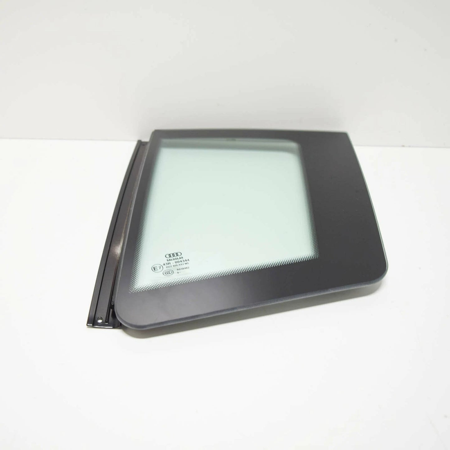 NEW AUDI R8 42 REAR LEFT SIDE WINDOW QUARTER GLASS 420845299NVB ORIGINAL