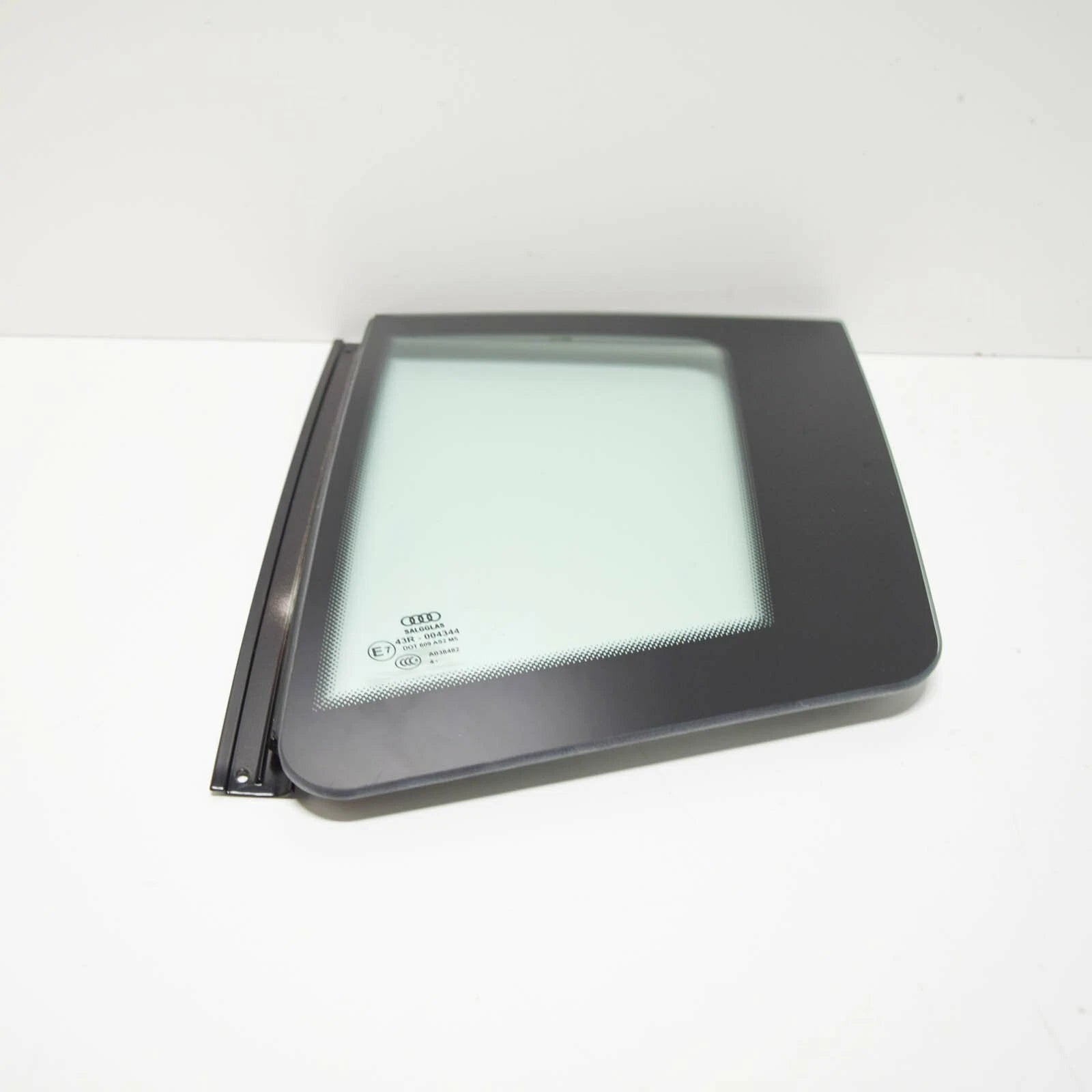 NEW AUDI R8 42 REAR LEFT SIDE WINDOW QUARTER GLASS 420845299NVB ORIGINAL