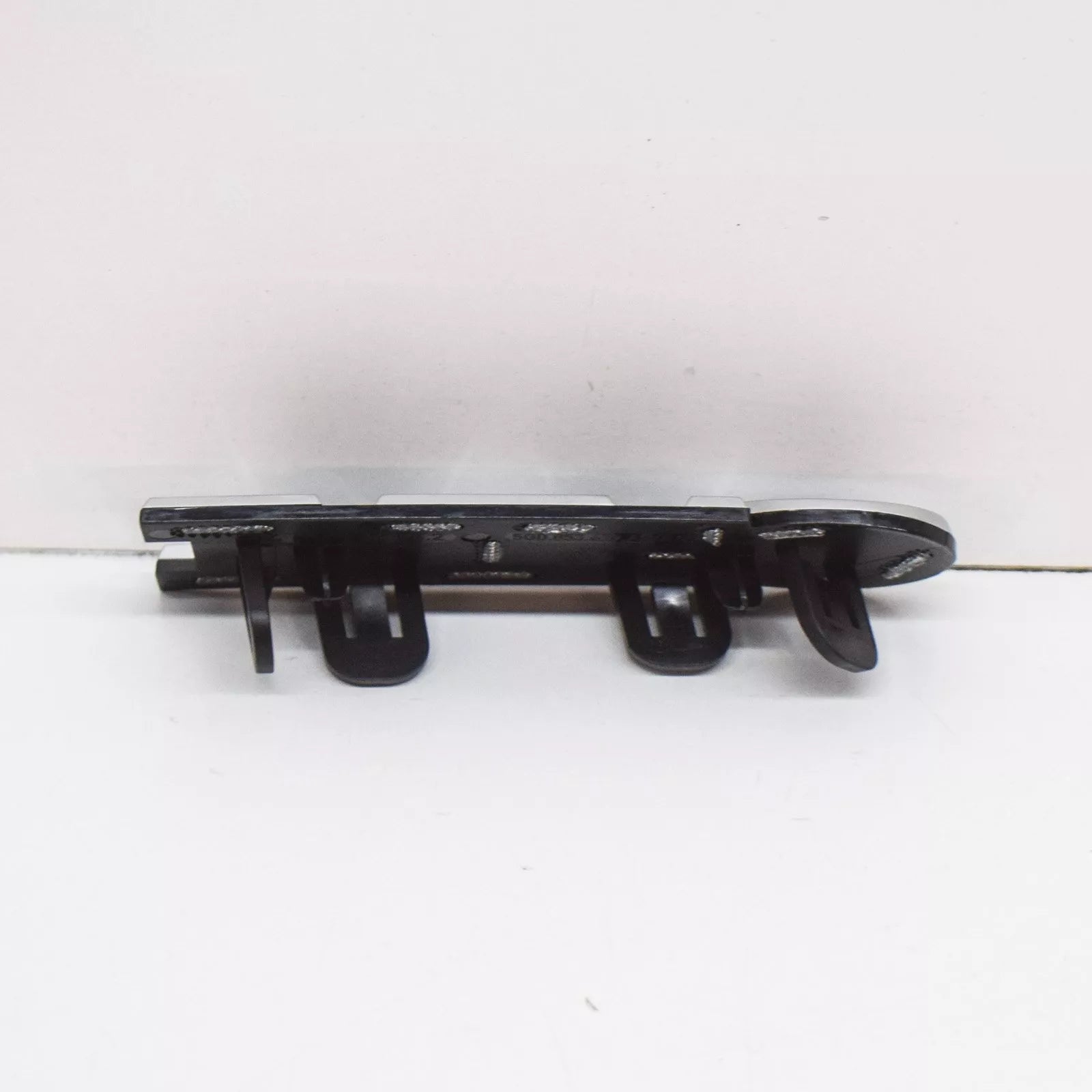 NEW VW GOLF MK7 GTI FRONT BUMPER RADIATOR GRILL EMBLEM 5G0853679AF DPJ ORIGINAL