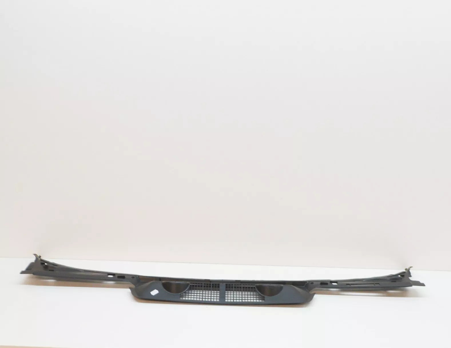 NEW BMW 3 E36 WINDSHIELD WIPER COWL TRIM LHD 51711977677 1977677 ORIGINAL