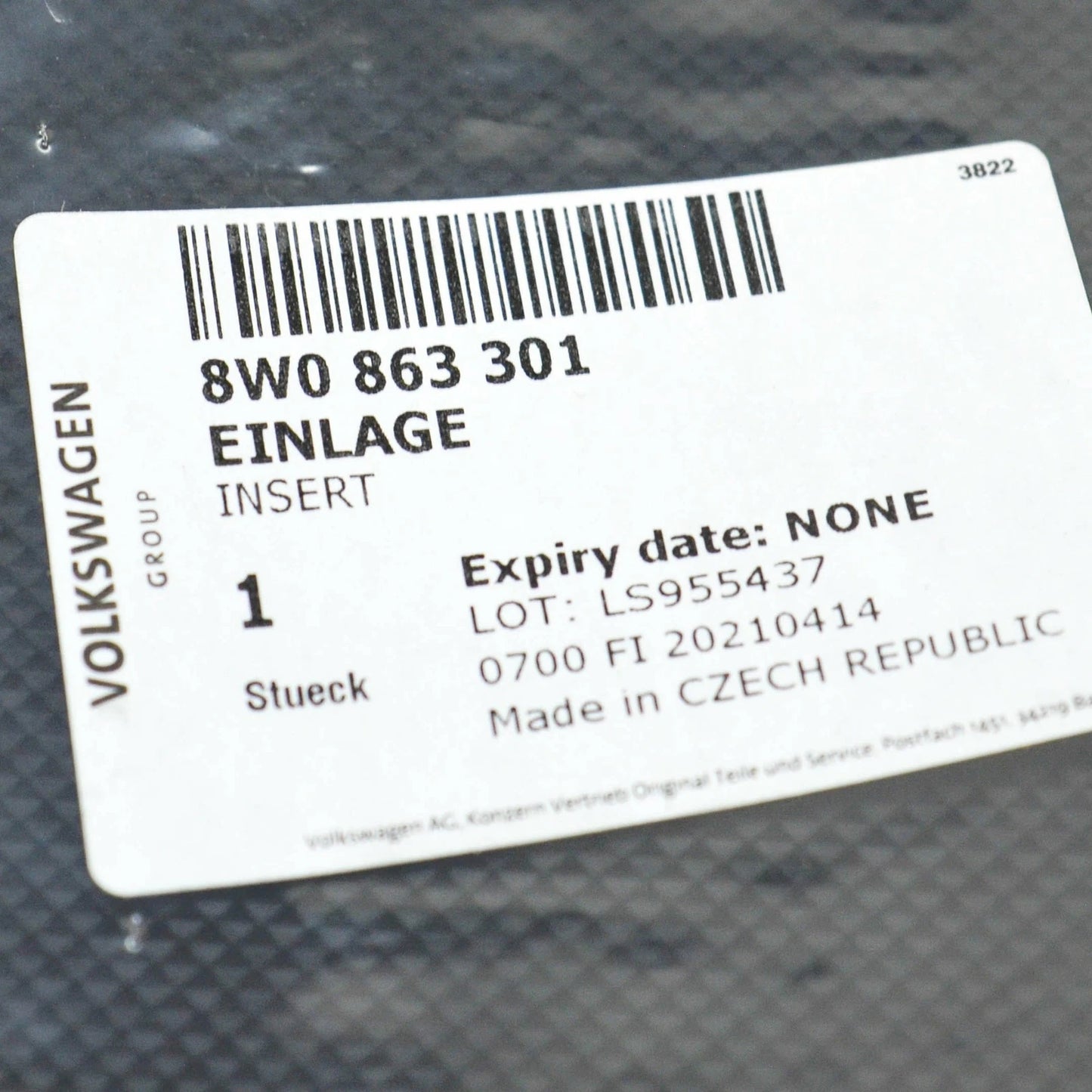 NEW AUDI A5 S5 8W6 FRONT CENTER CONSOLE STORAGE INSERT RUBBER 8W0863301 ORIGINAL