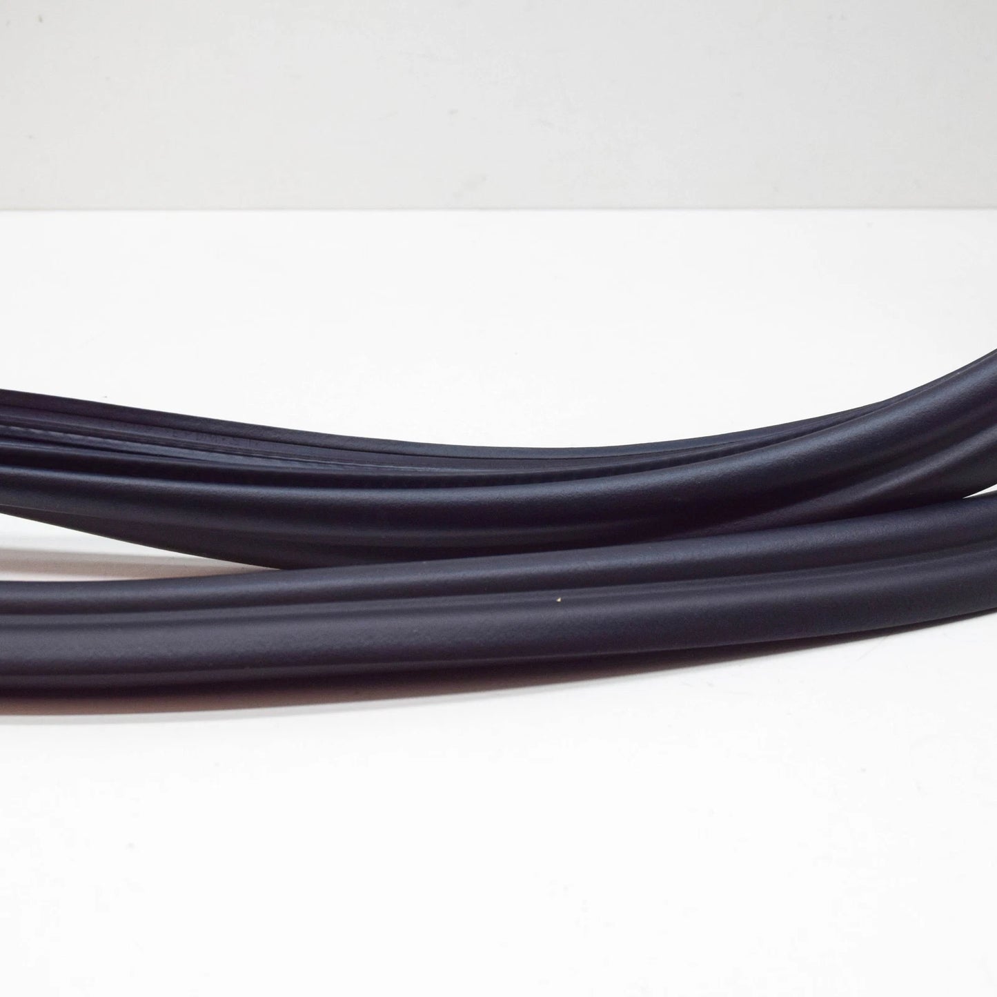 NEW VW GOLF VII VARIANT BA5, BV5 BOOTLID SEAL RUBBER 5G6827705E ORIGINAL