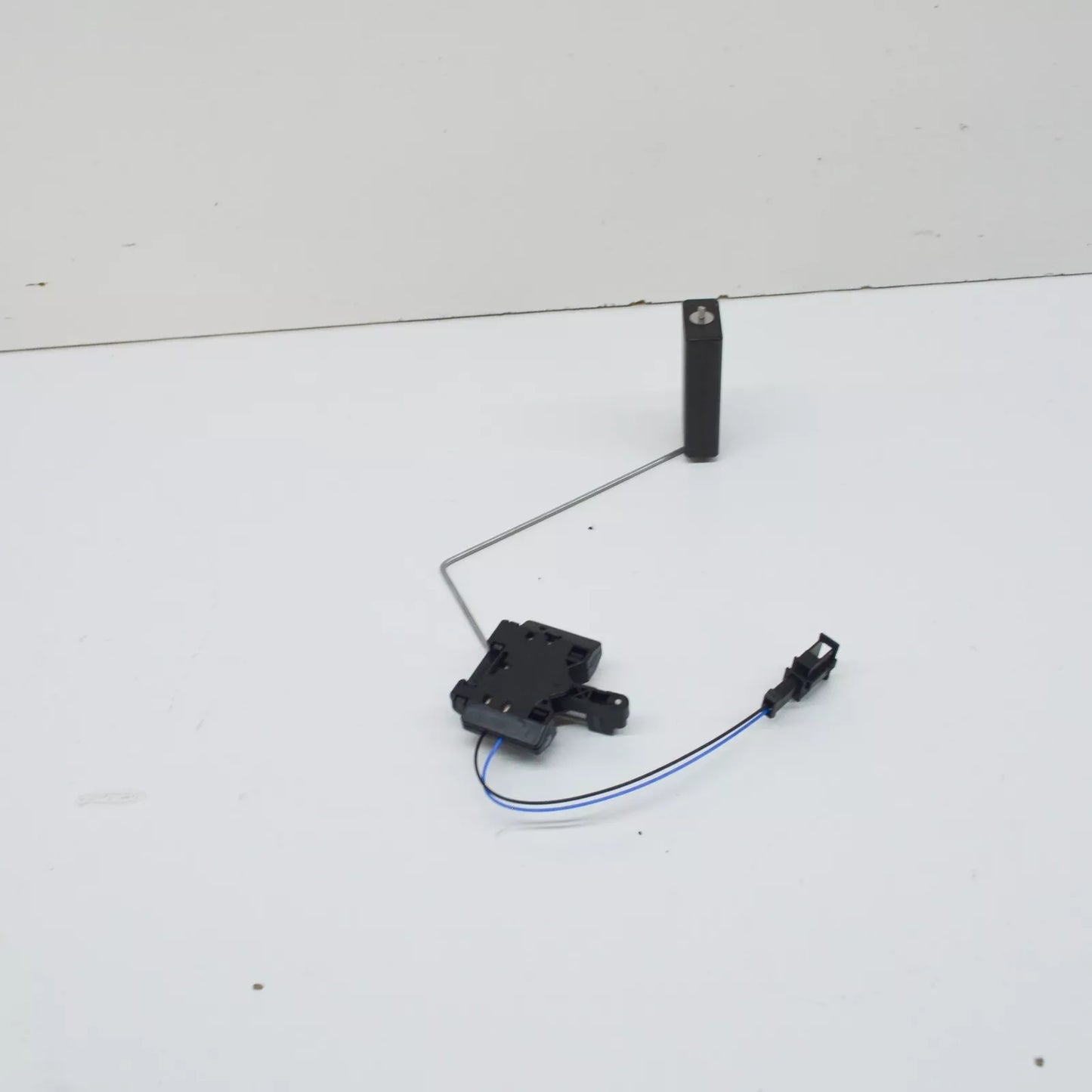 NEW AUDI A6 C6 RIGHT FUEL GAUGE SENSOR 4F0919673C