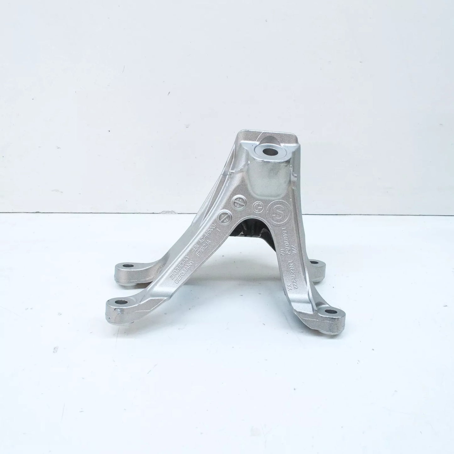 NEW BMW 5 G30 ENGINE RIGHT BRACKET 22116876222 ORIGINAL