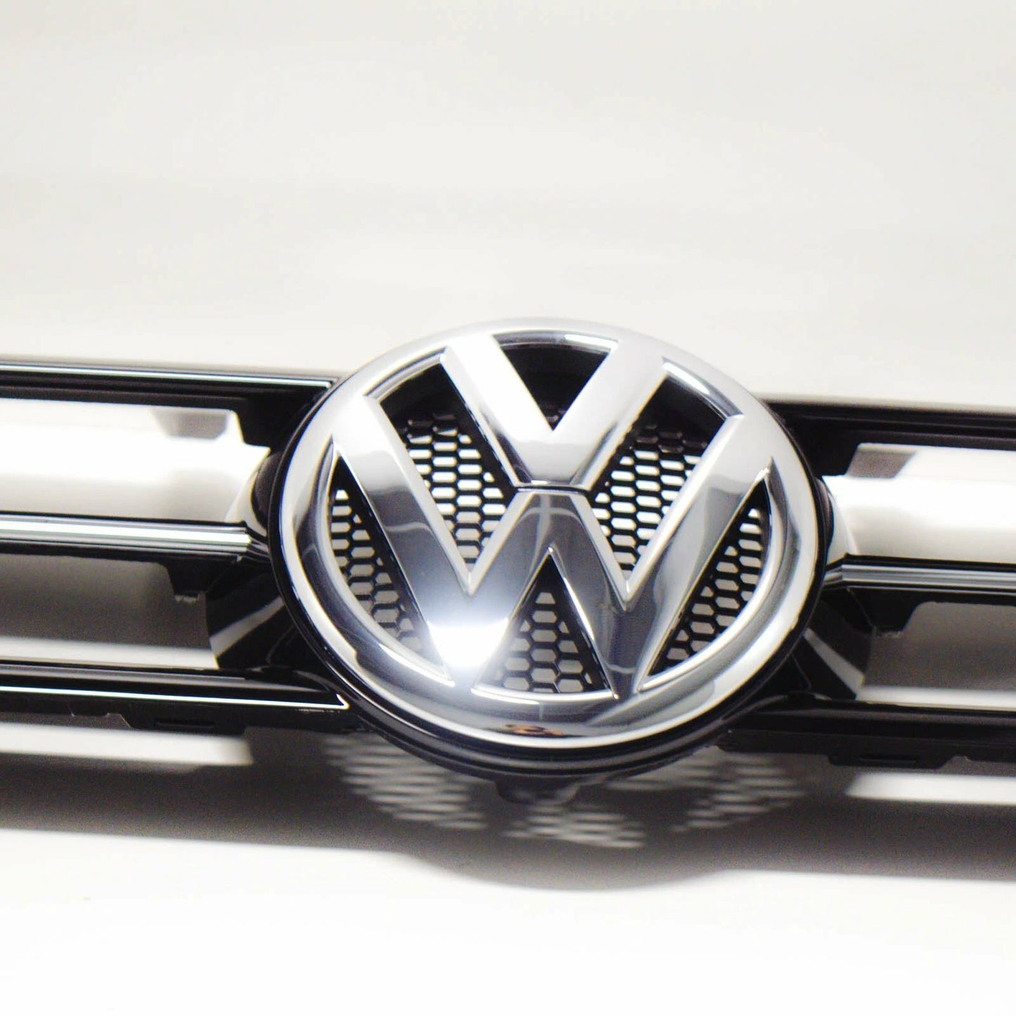 NEW VW POLO 6R GT FRONT BUMPER RADIATOR GRILLE 6R0853651AB FOD ORIGINAL